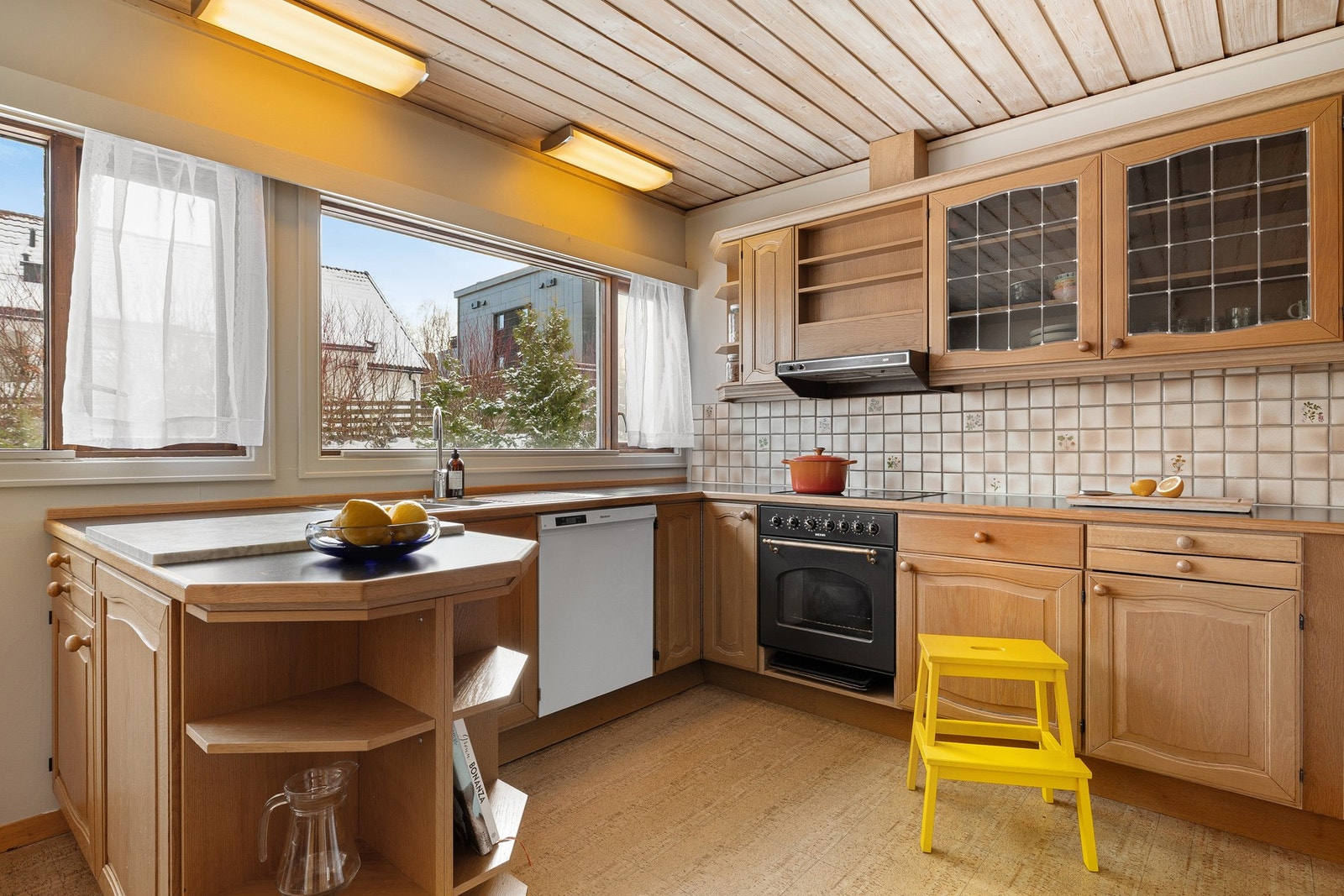 Svært romslig kjøkken på 17 kvm med flere utformingsmuligheter. Galleribilde