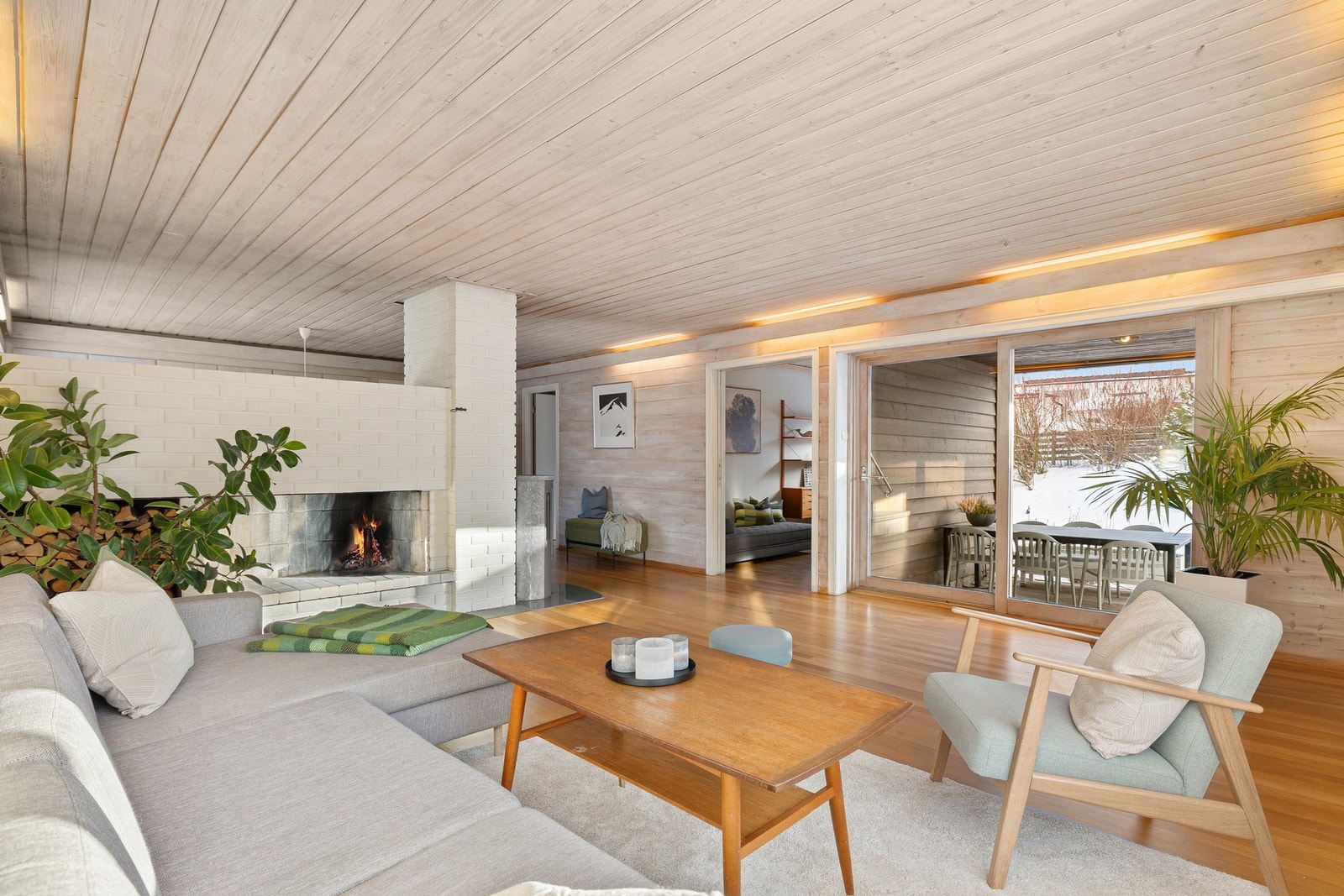 Fra stuen er det utgang til en herlig terrasse på 21 kvm. Galleribilde