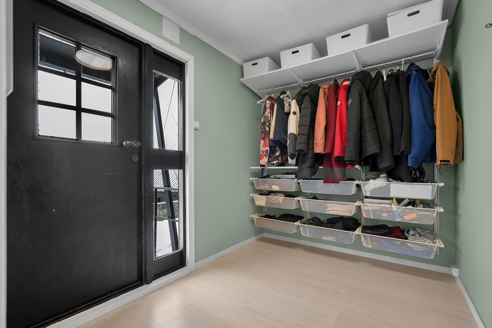 Velkommen inn | Gang, med god plass til yttertøy og sko. Galleribilde