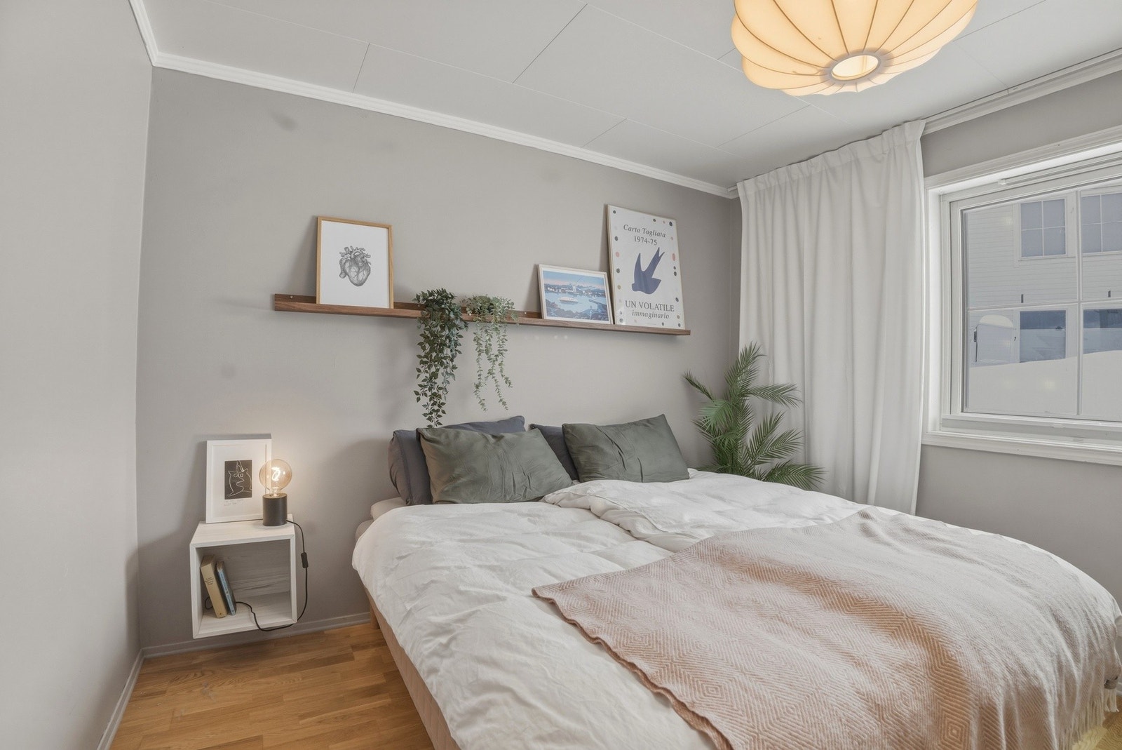 Hovedsoverom i god størrelse - Malt i behagelige fargevalg Galleribilde