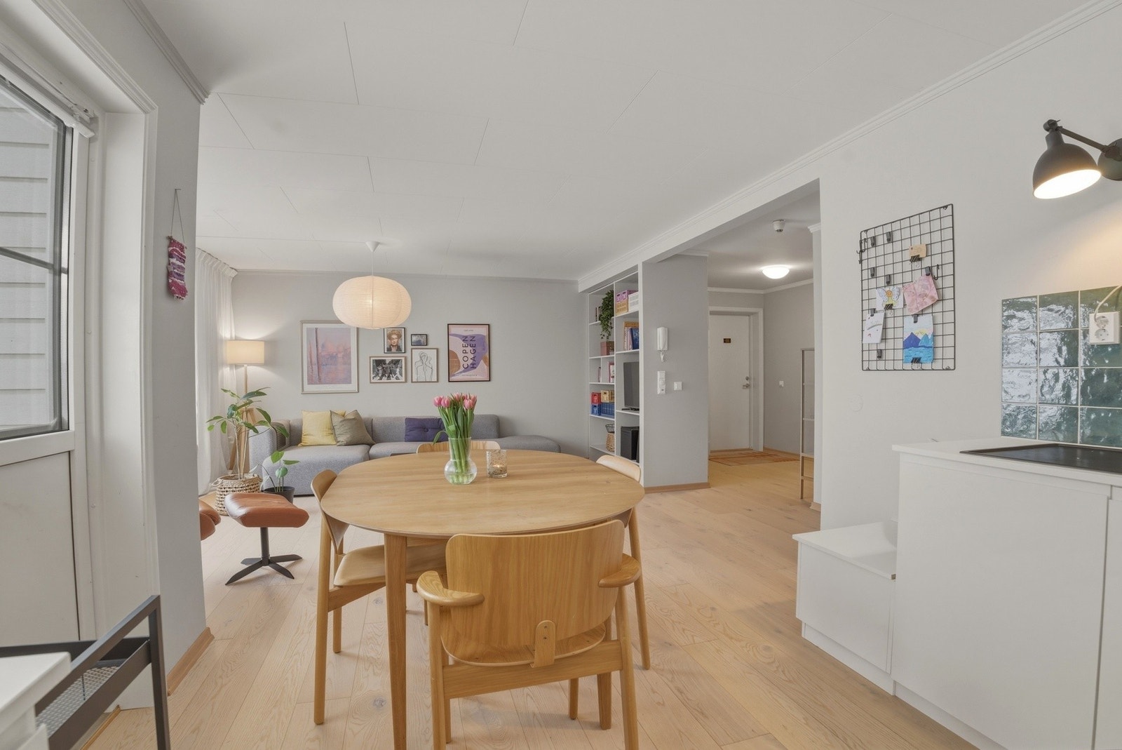 Kjøkken og stue med gulvvarme Galleribilde