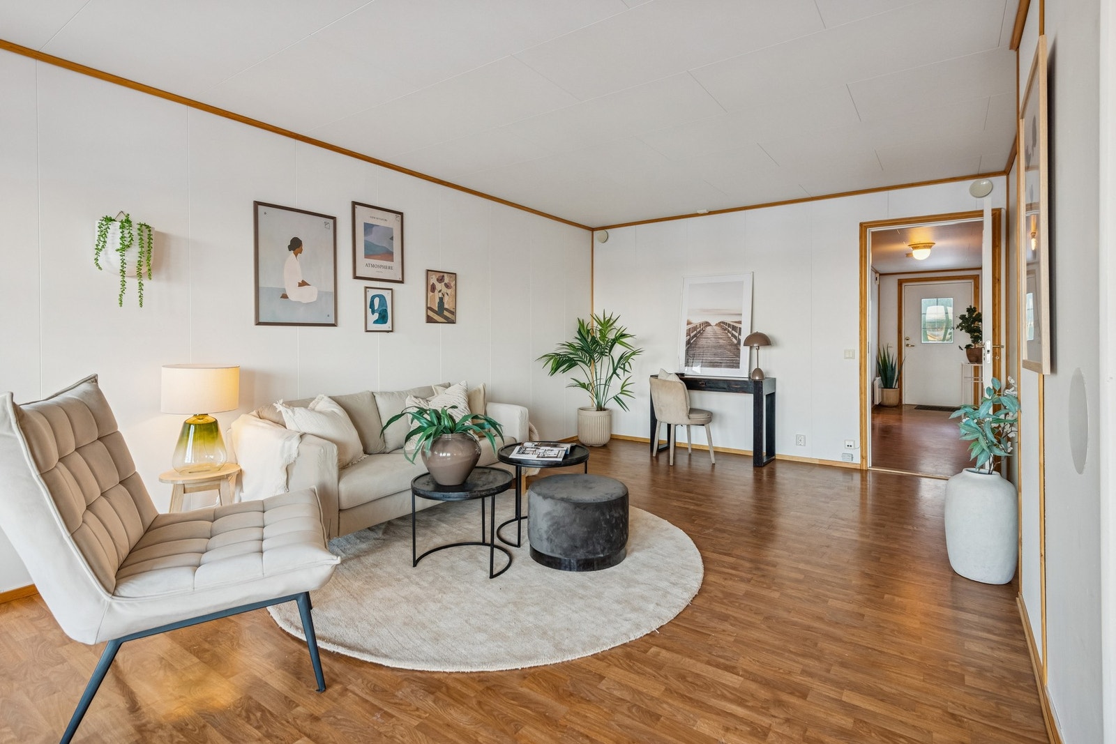 Hyggelig stue med god plass til møblering Galleribilde