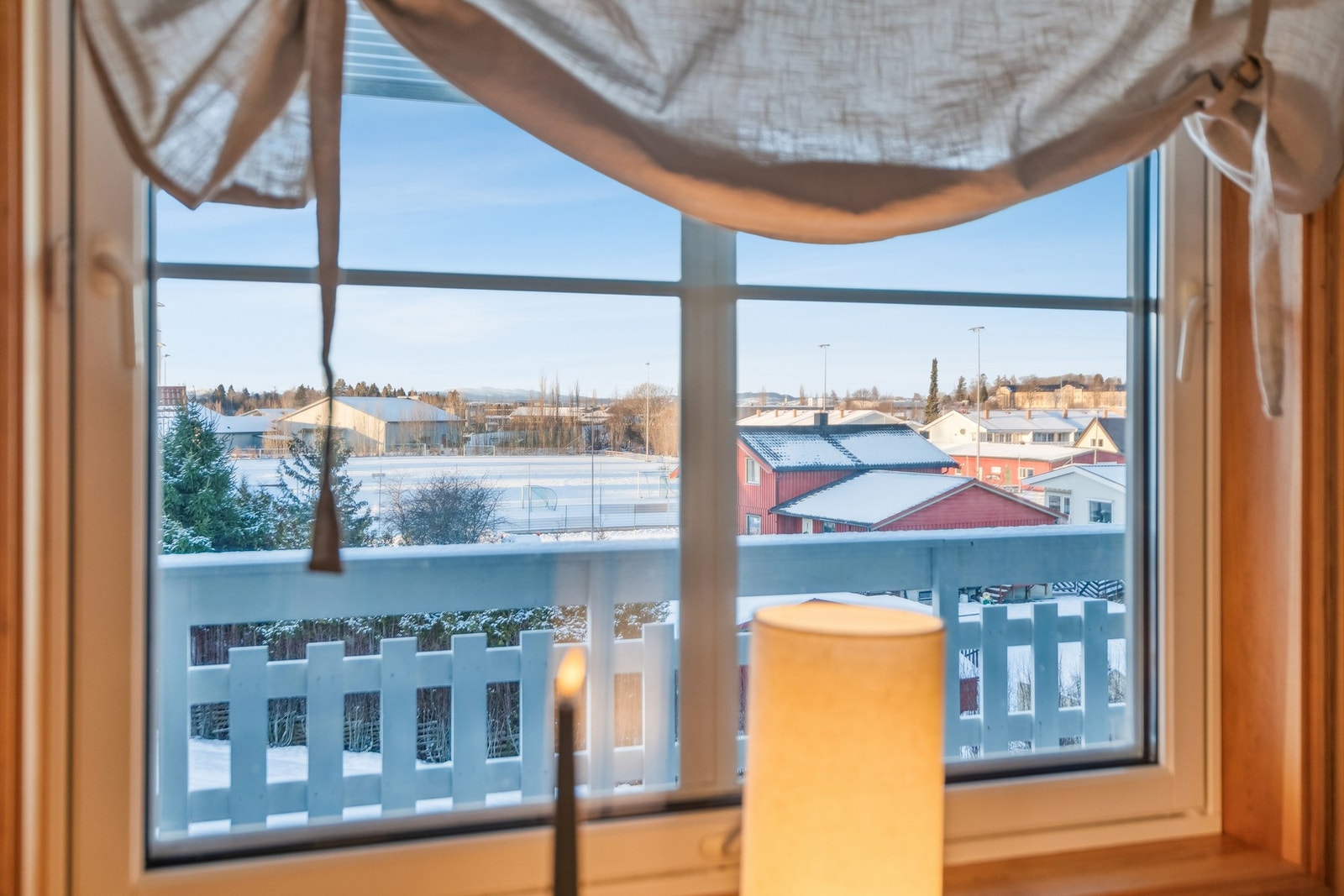 Nyt utsikten til frokosten ved kjøkkenbordet. Galleribilde