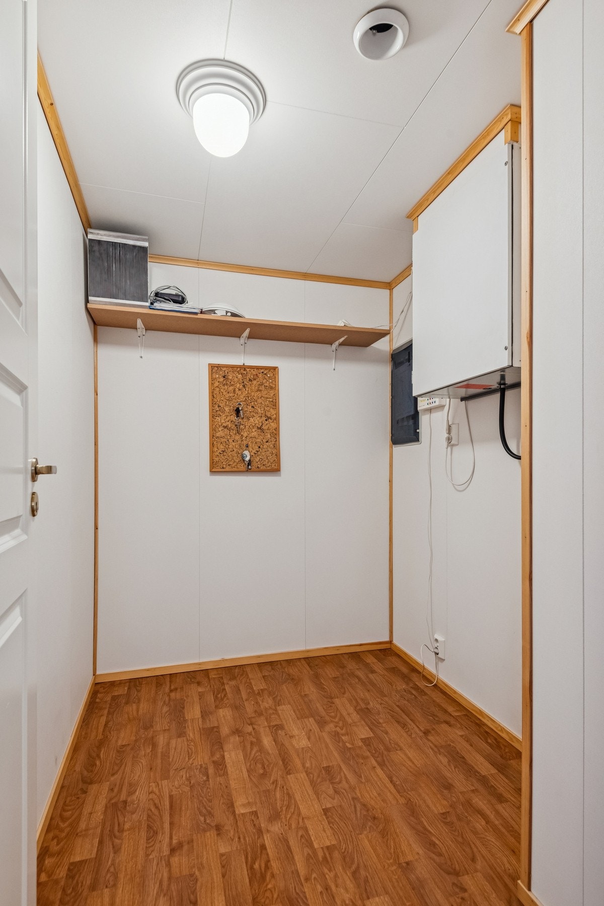 Bod inne i leiligheten med god plass til lagring. I tillegg disponerer andelen en romslig utvendig sportsbod. Galleribilde