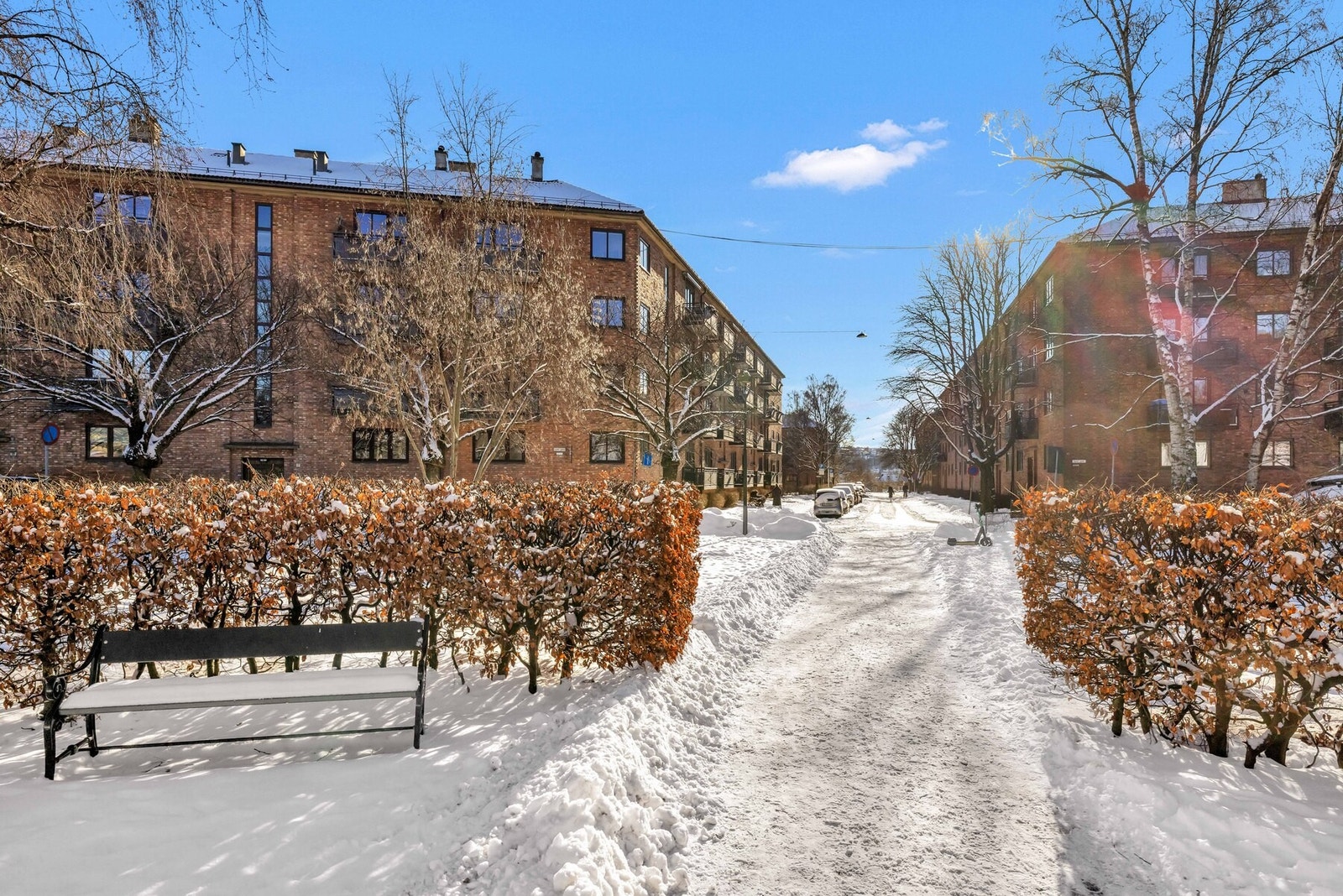 Etter en storbrann på Kampen i 1879 ble flere områder gjenoppbygd med murgårder. Galleribilde