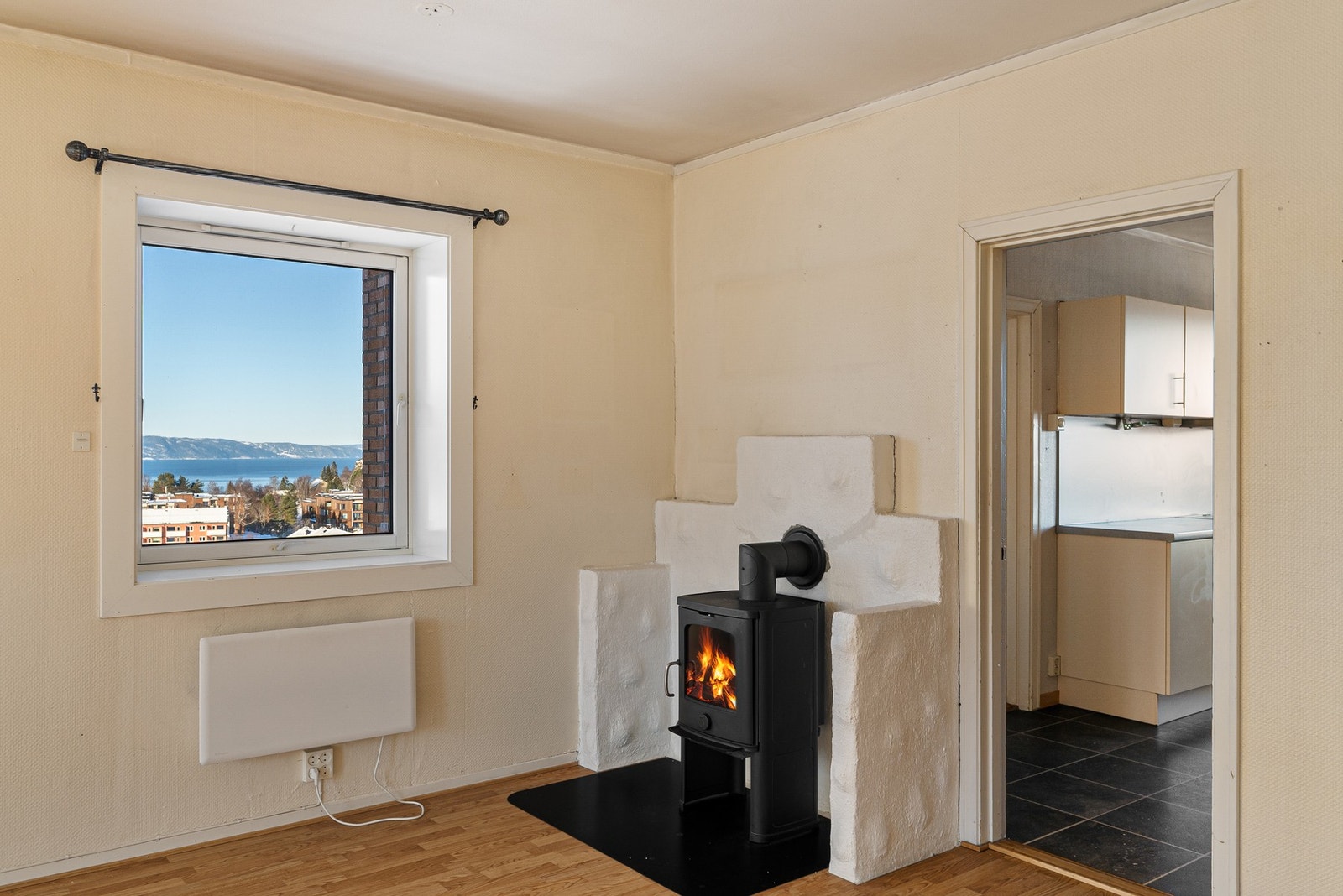 Peisen bidrar til en hyggelig atmosfære på kveldstid. Galleribilde