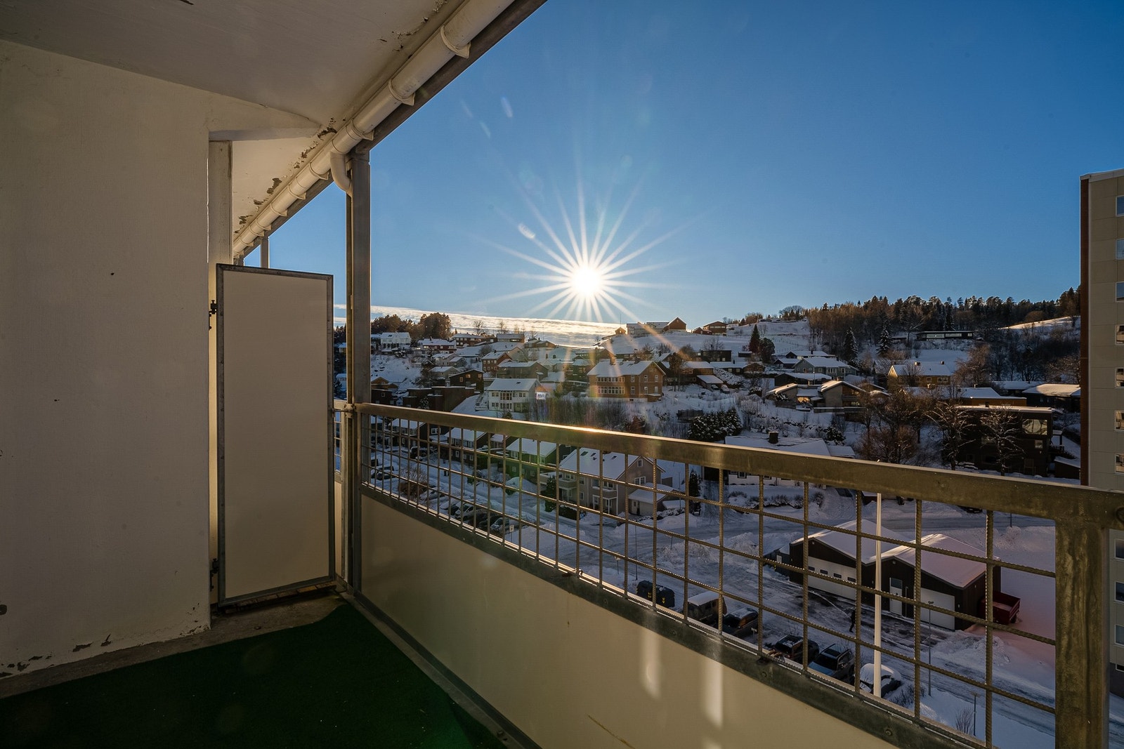 Nyt utsikten og kveldssolen i fredelige omgivelser. Galleribilde