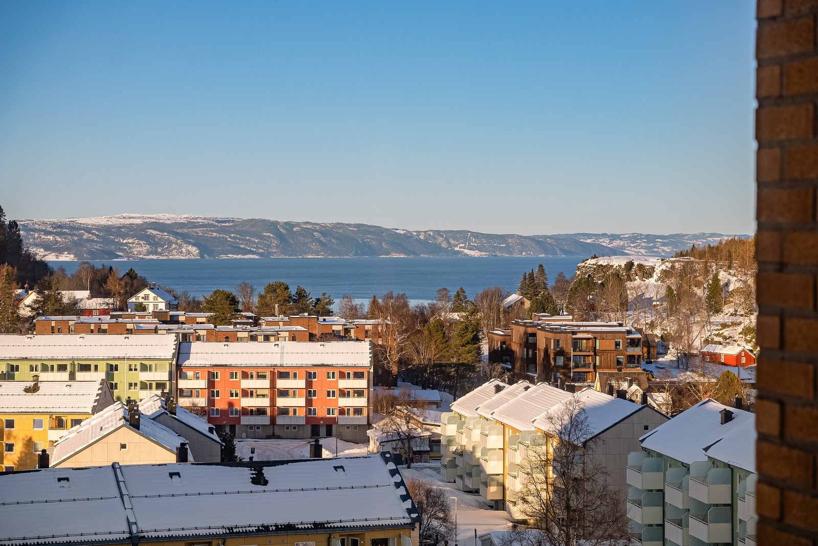 Utsikt mot Sverresborg Museum og fjorden. Galleribilde