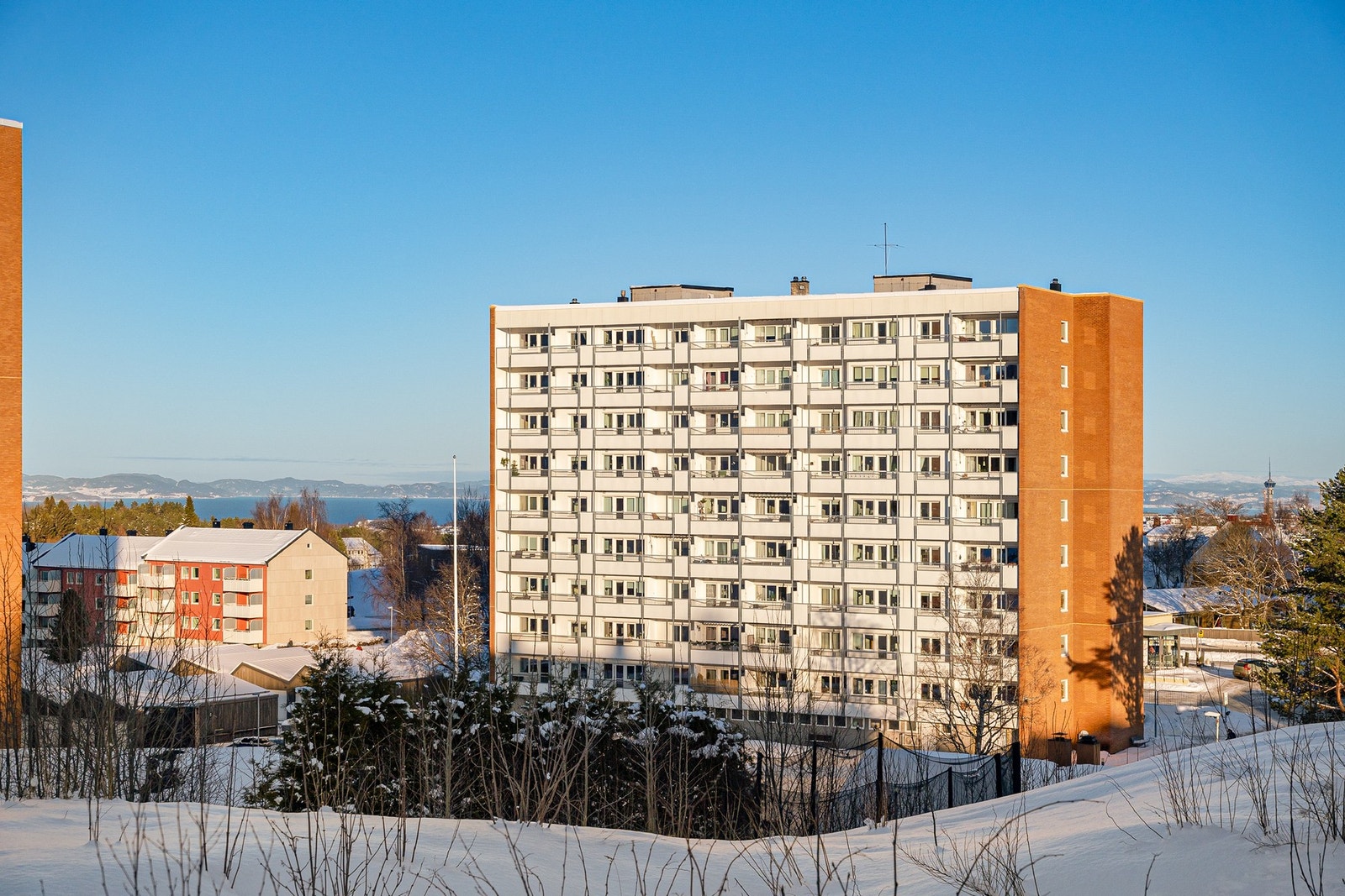Leilighetens beliggenhet i 7. etasjen sikrer lite innsyn og godt utsyn mot nærområdet. Galleribilde