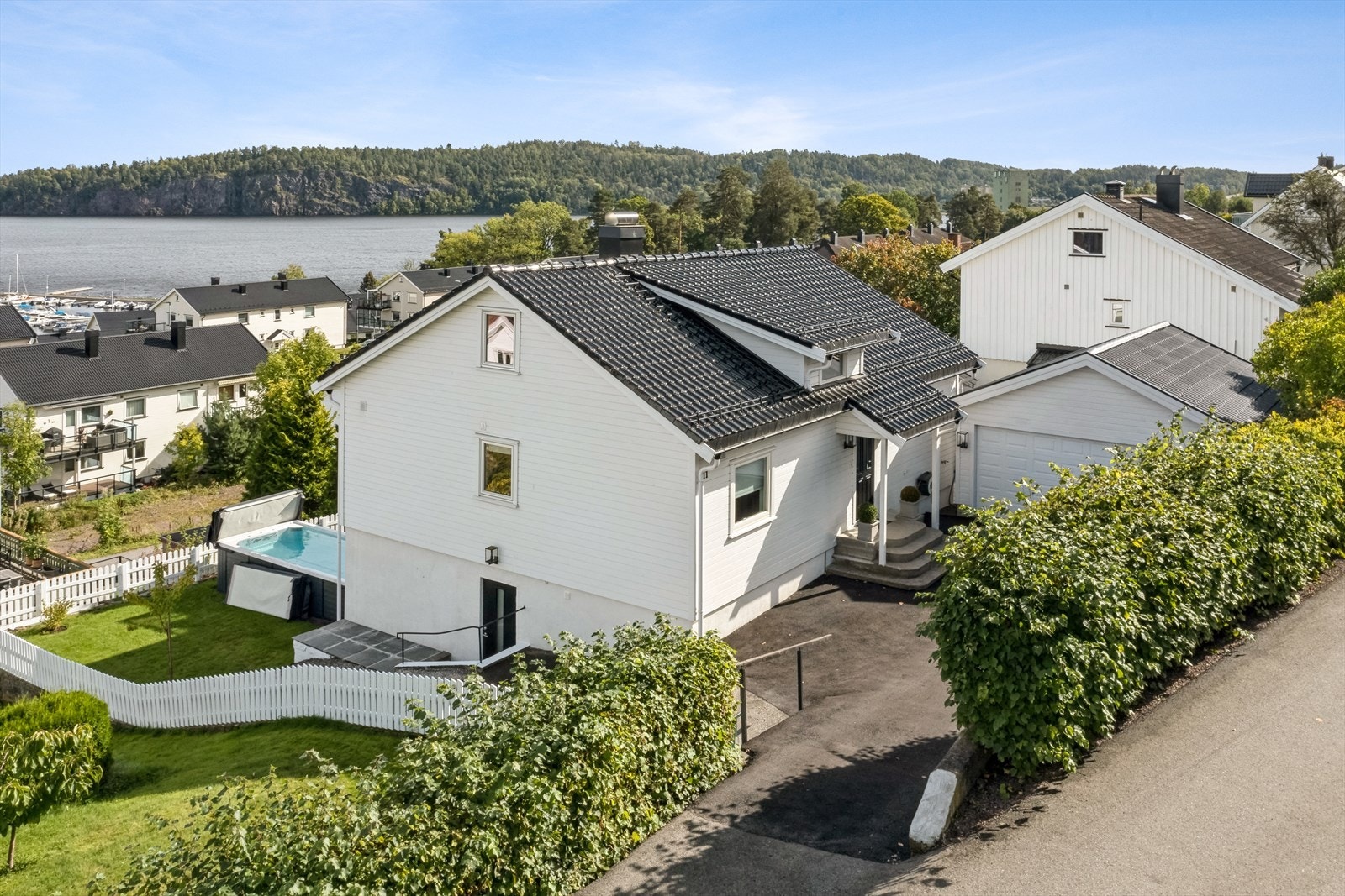 Fasade fra gårdsplass Galleribilde