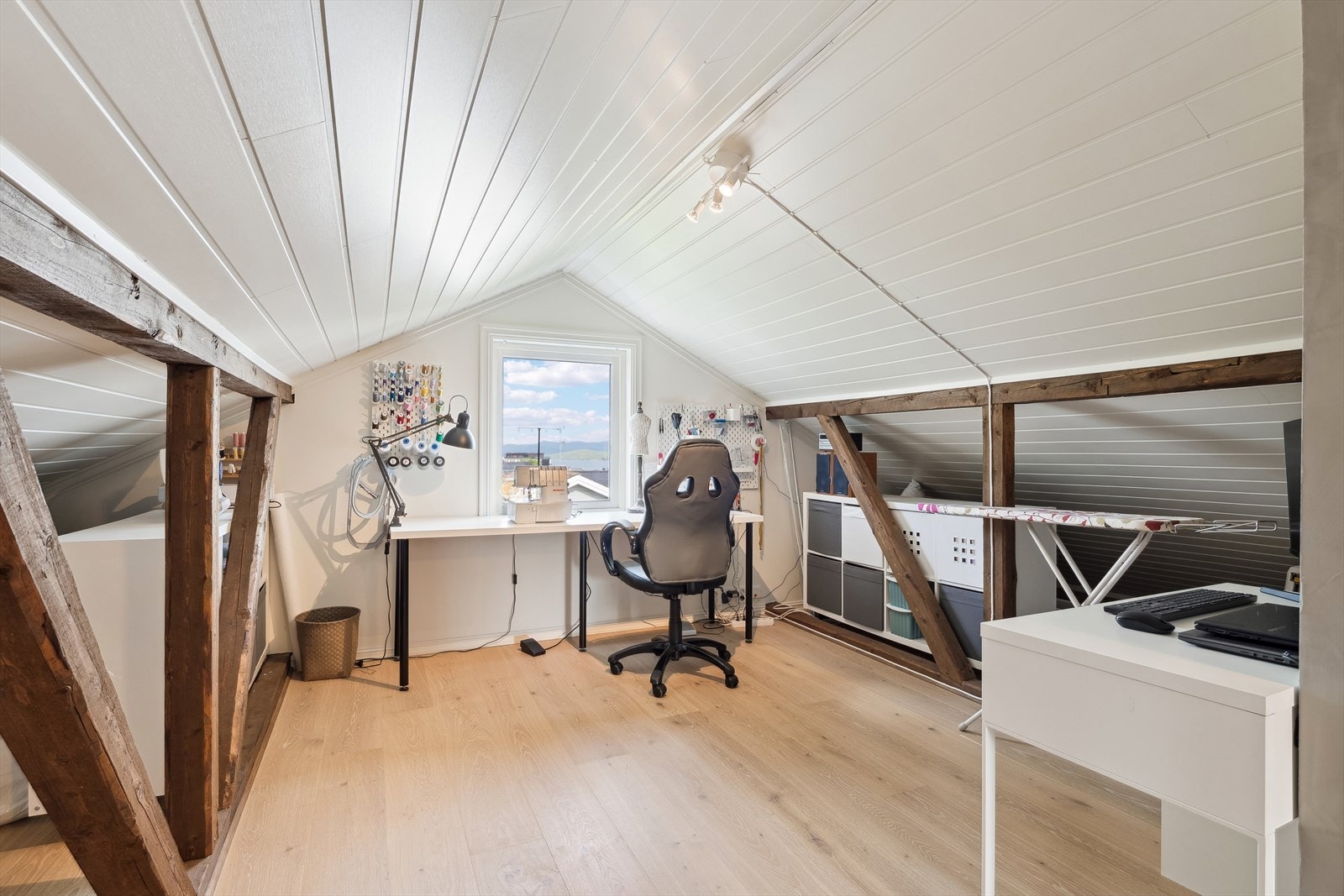 Romslig Loftstue/syrom Galleribilde