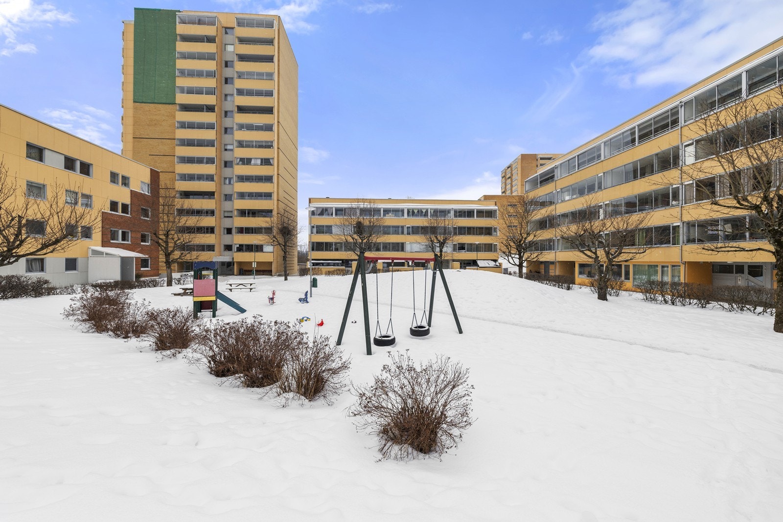 For barnefamilier er det kort vei til flere barnehager og Lutvann skole. Galleribilde