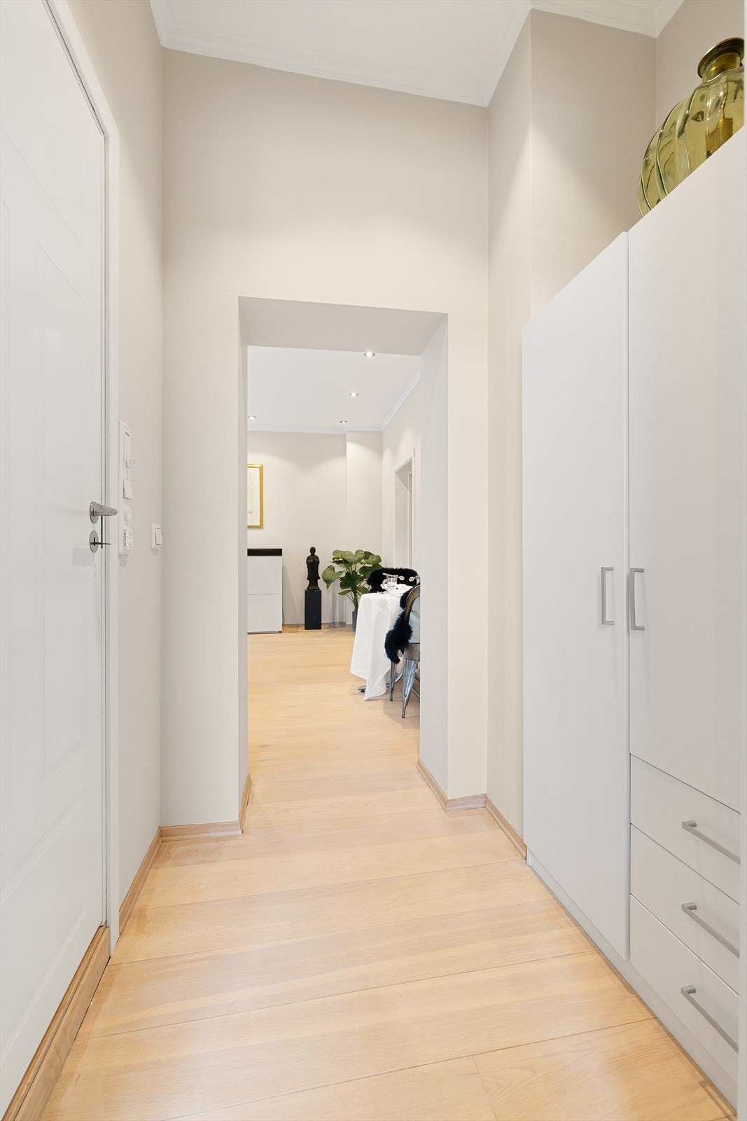 I gangen er det også gode oppbevaringsmuligheter. Galleribilde