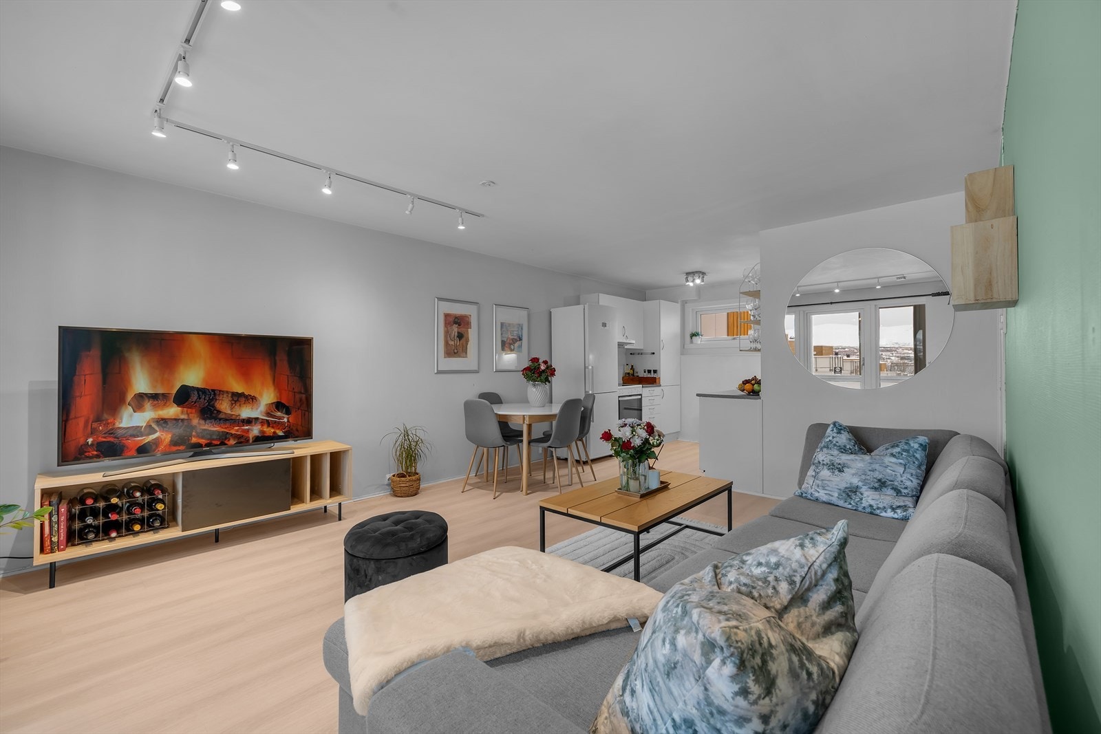 Åpen løsning mellom stue og kjøkken Galleribilde