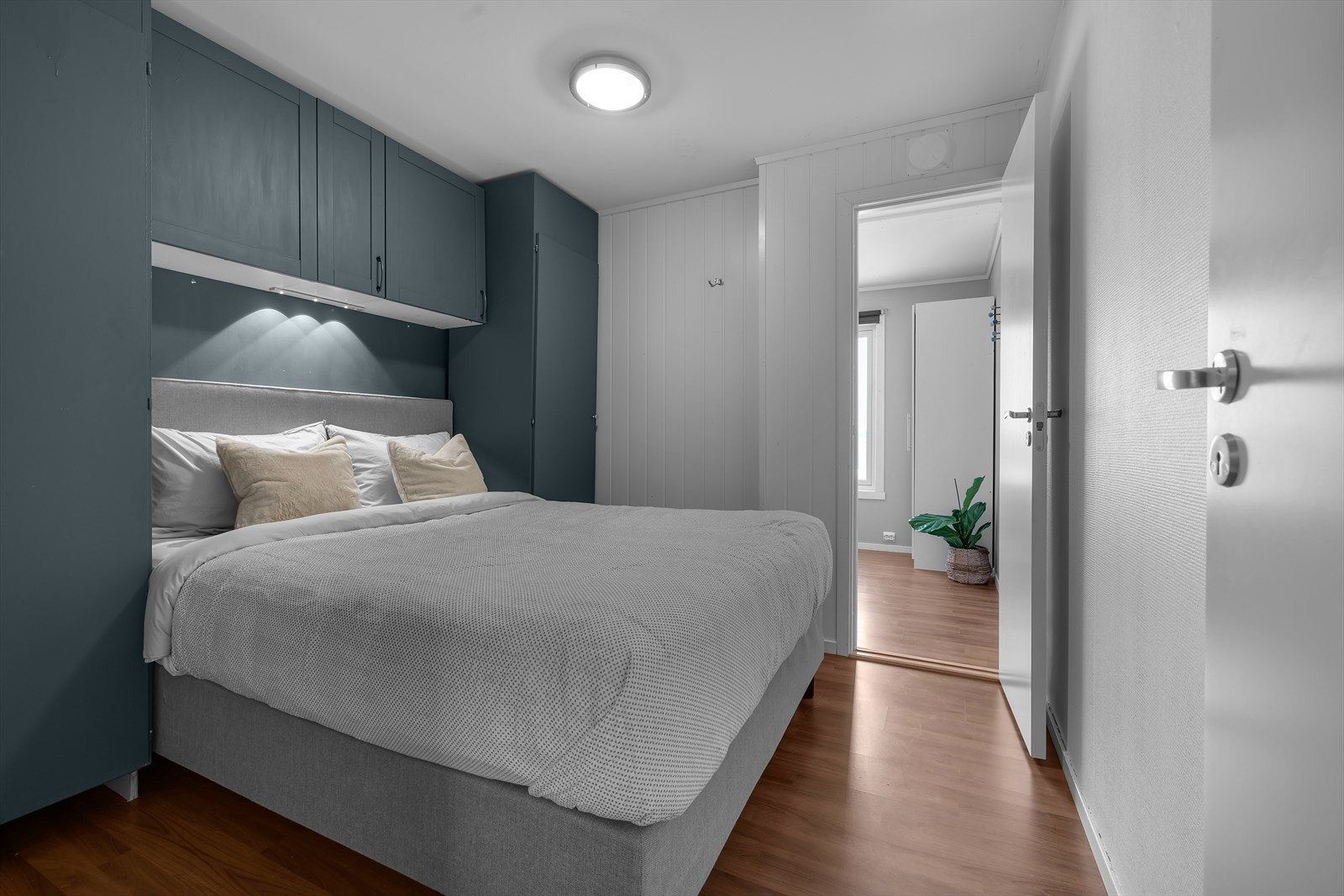 Leiligheten har opprinnelig ett godkjent soverom, dette er delt i to og brukes som to separate rom Galleribilde