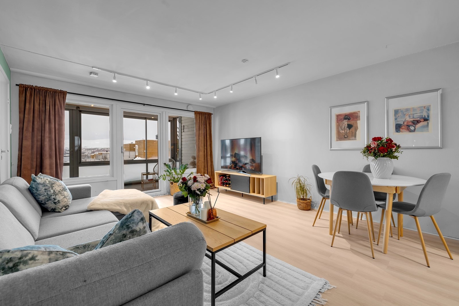 Velkommen til Granittvegen 80 presentert av Marie Traasdahl Hansen v/ Hjem Eiendomsmegling Galleribilde