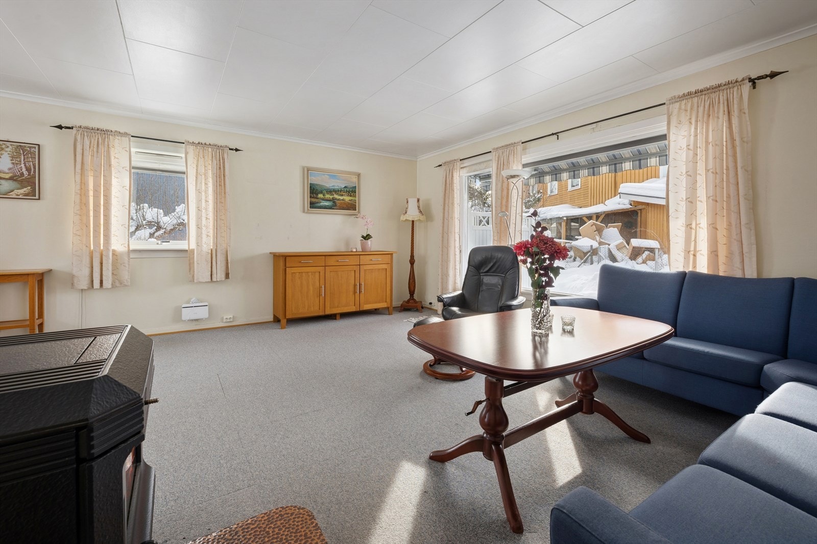 Fra stuen er det utgang til terrasse. Galleribilde