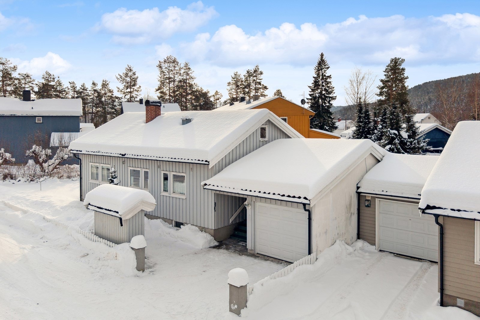 Boligen ligger fint til i en blindvei. Galleribilde