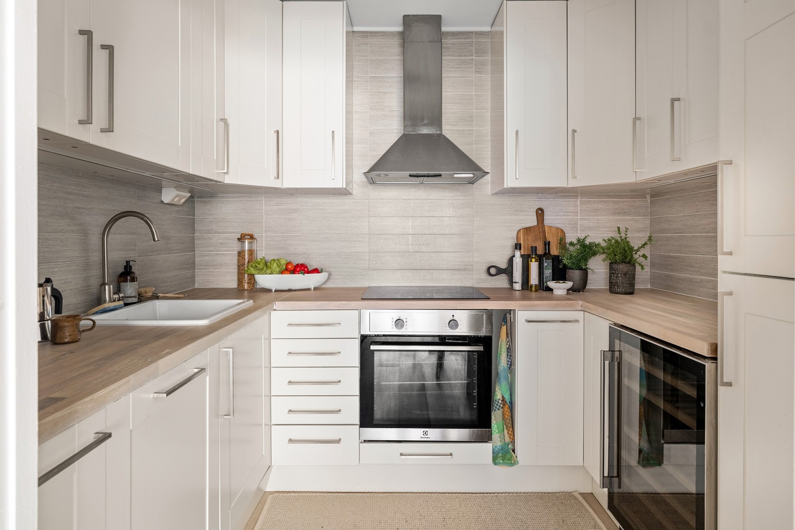 Kjøkkenet, med stilrent og gjennomtenkt design fra IKEA kombinerer moderne estetikk med funksjonalitet. Galleribilde