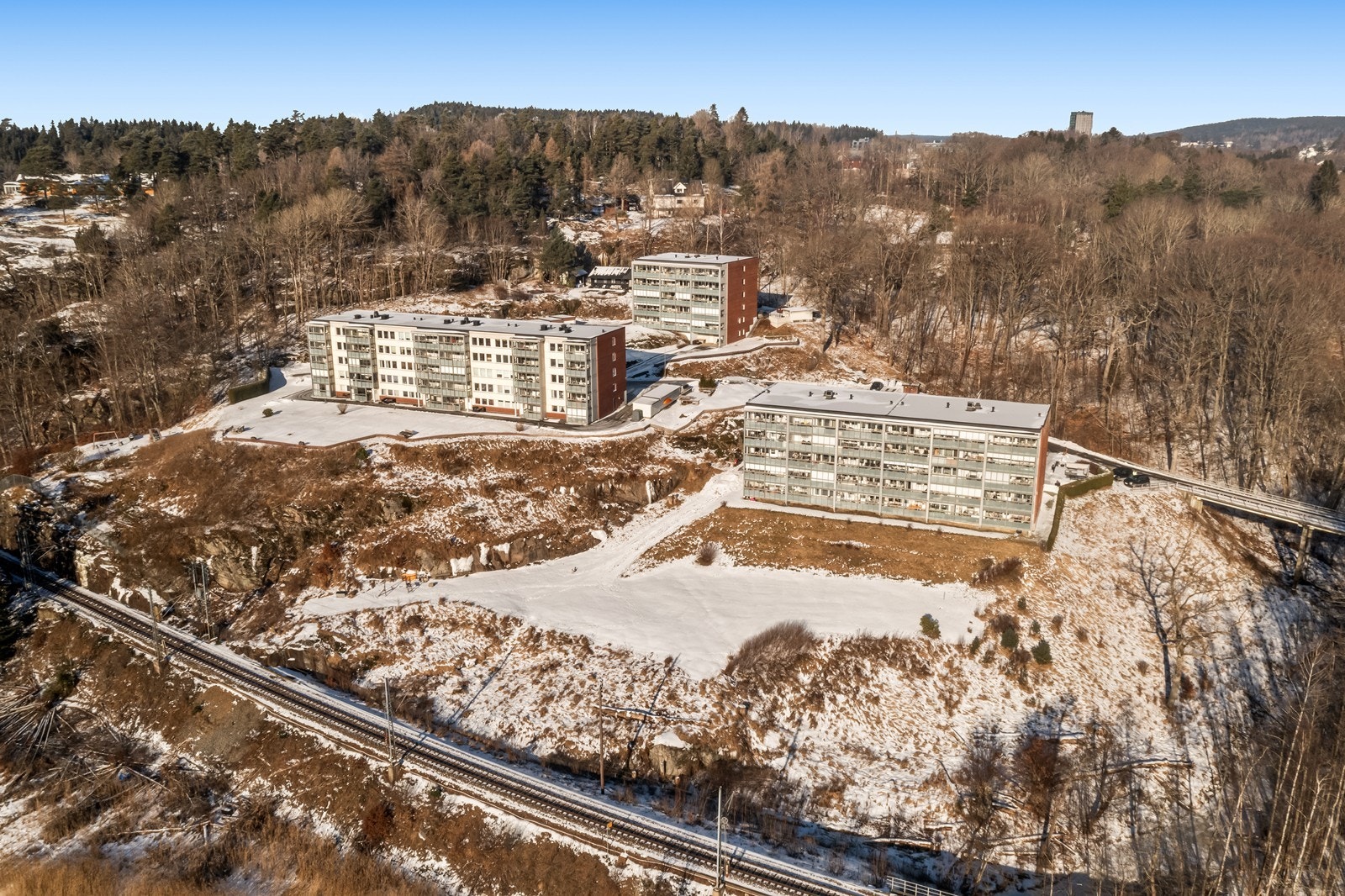 Boligmassen i nabolaget består hovedsakelig av blokkbebyggelse. Galleribilde