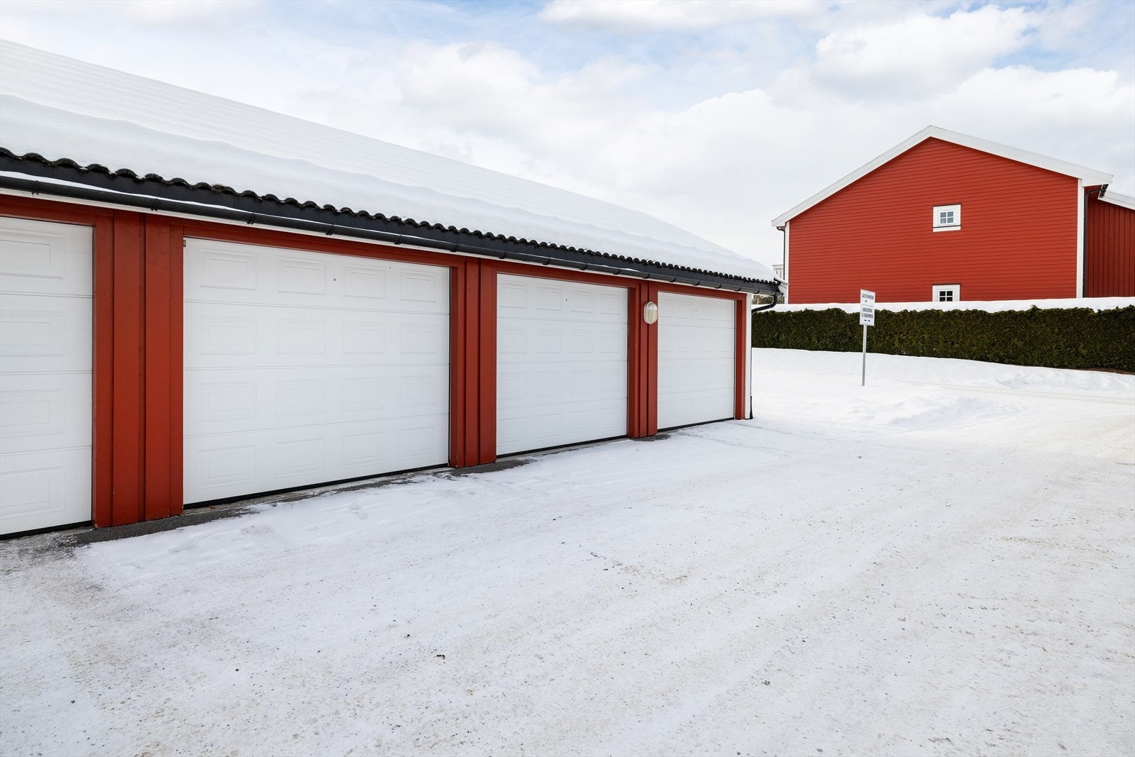 Eiendommen disponerer én garasjeplass i et felles garasjeanlegg. Galleribilde
