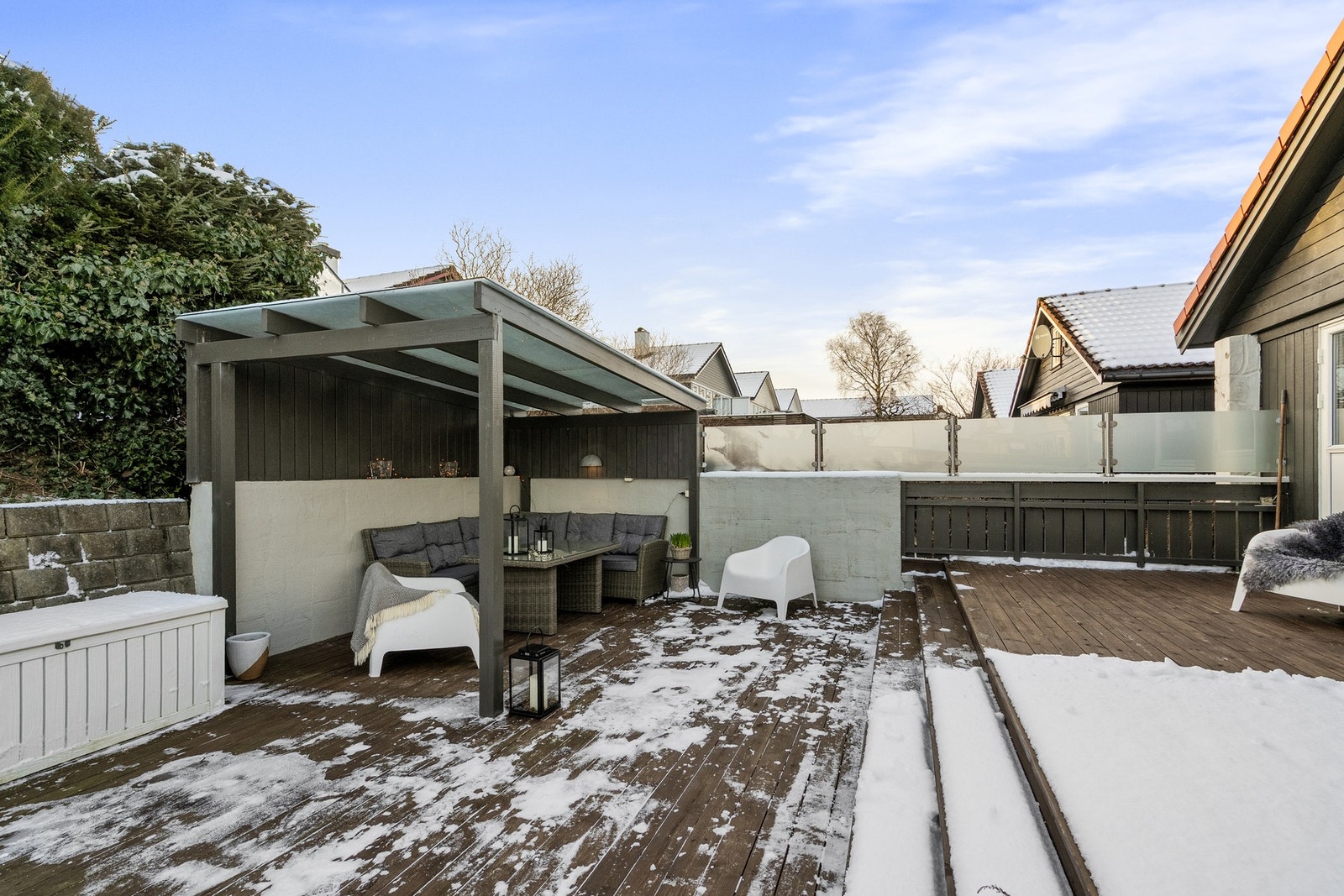 Terrassen kan skilte med gode solforhold og en pergola med plass til ønsket utemøblement. Galleribilde