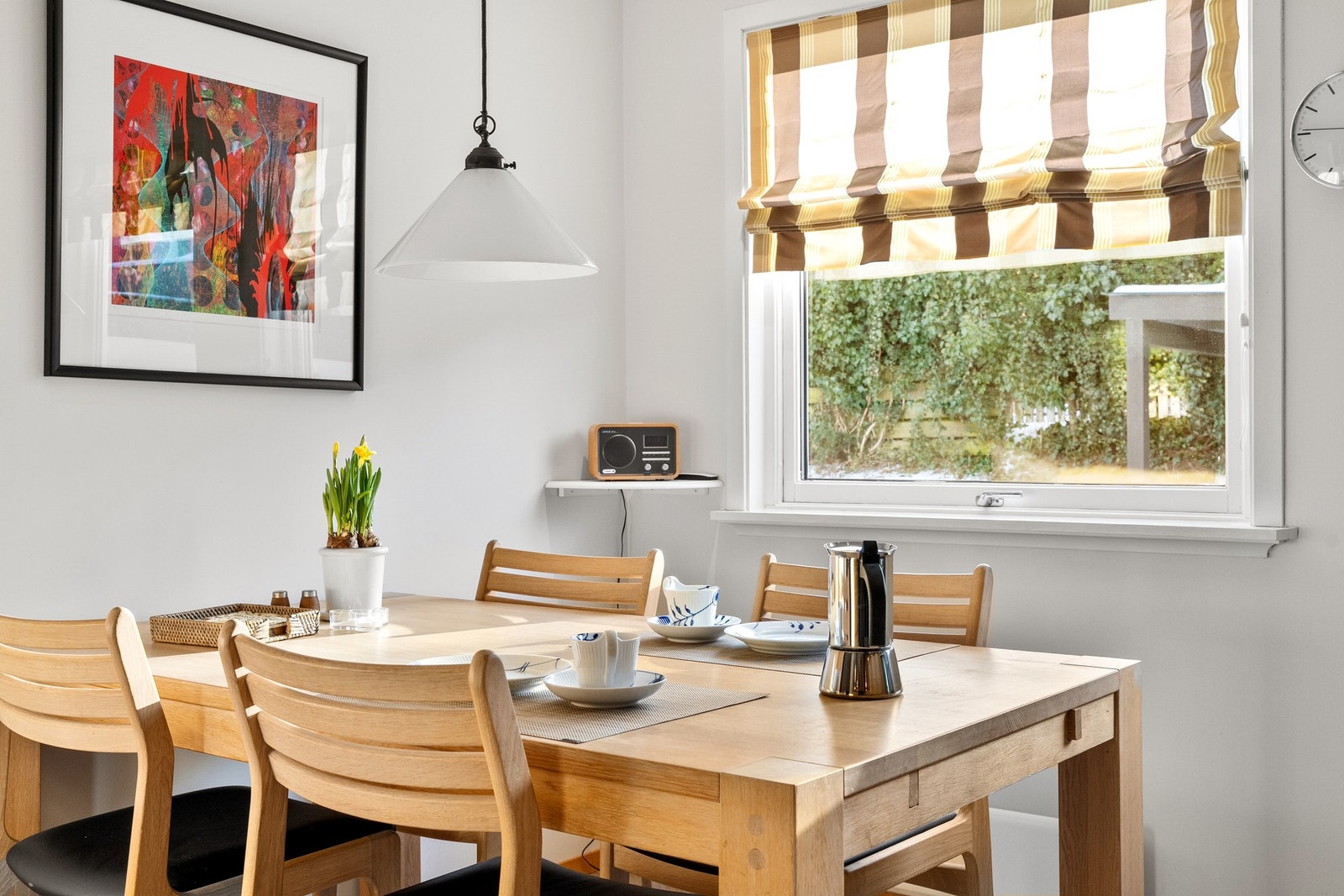 Det er også plass til spisegruppe på kjøkkenet. Galleribilde