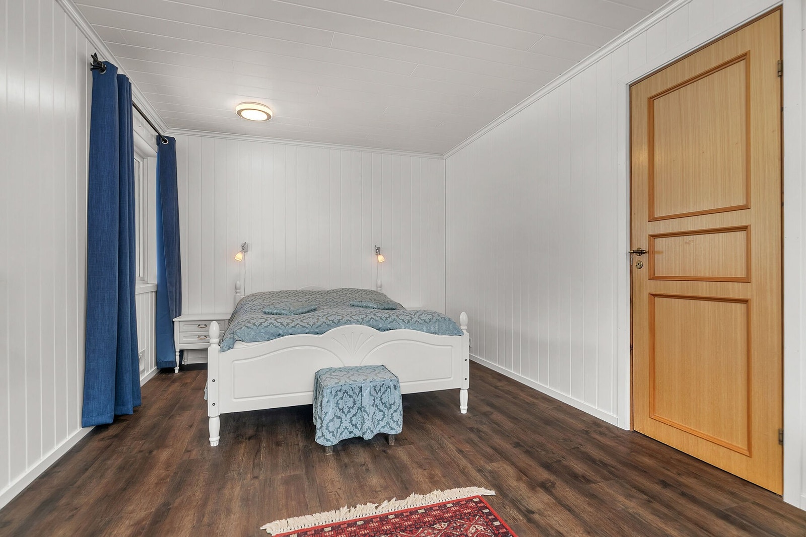 Romslig soverom i hovedplan Galleribilde