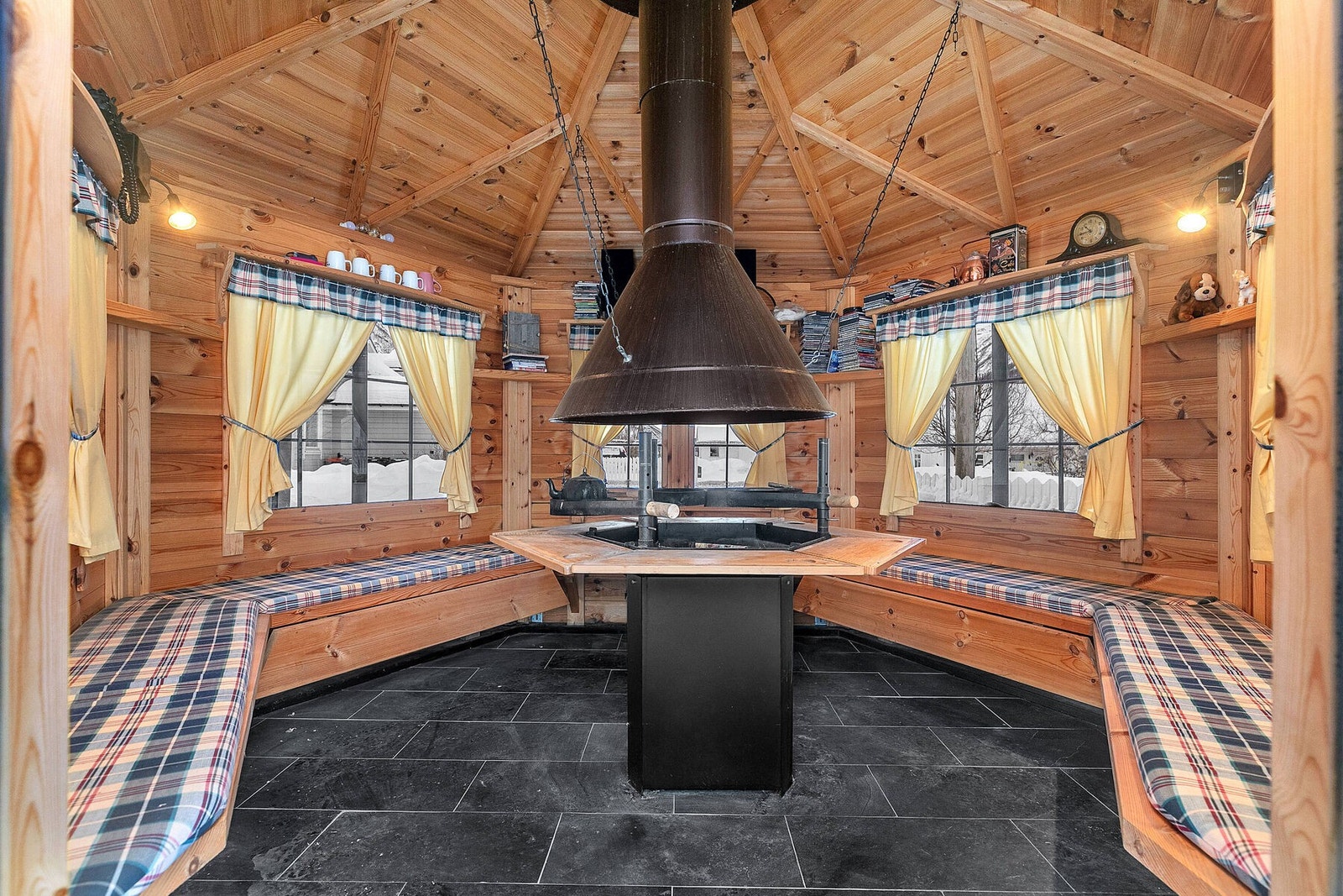 Grillbu med god plass til familie og venner. Galleribilde