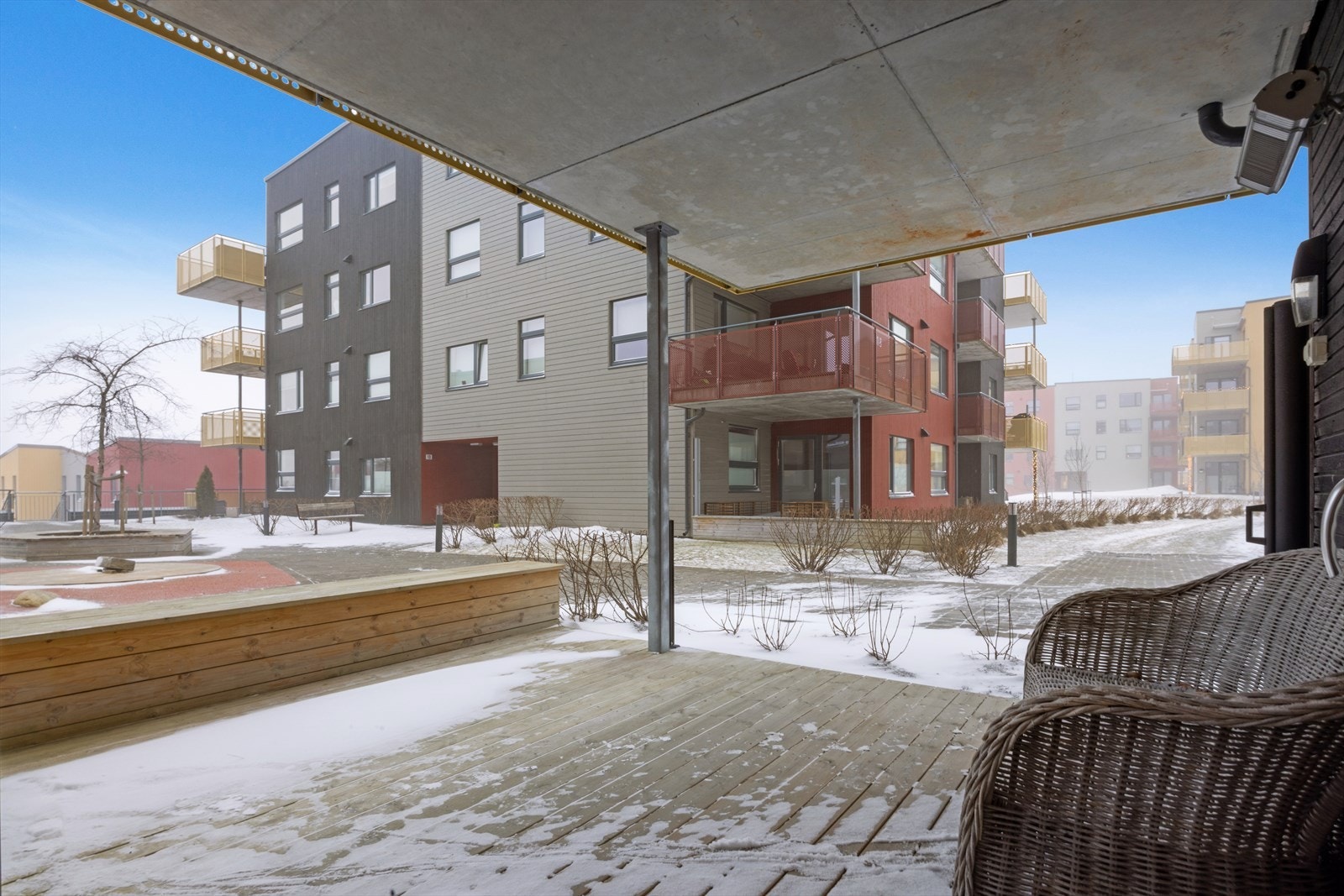 Den store terrassen gir et ekstra, privat uterom med god plass til utemøbler. Galleribilde