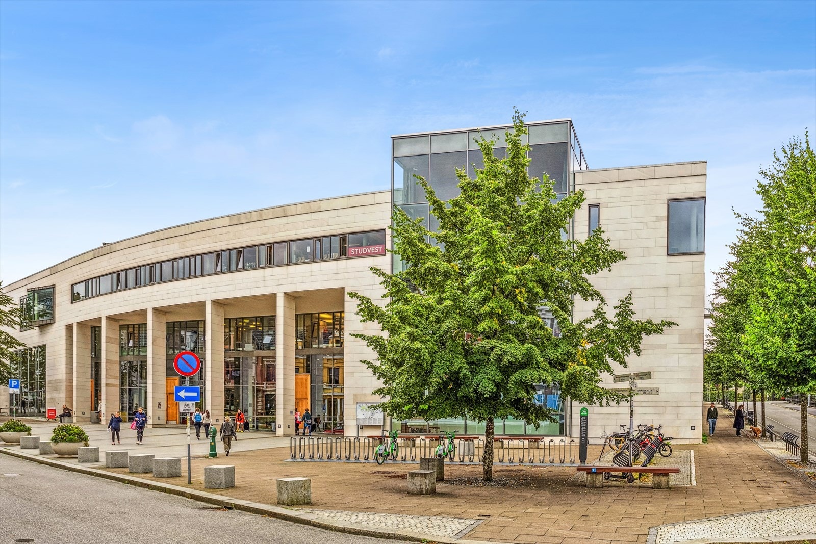 Med Studentsenteret og andre fasiliteter ved Universitetet i Bergen i umiddelbar nærhet. Galleribilde