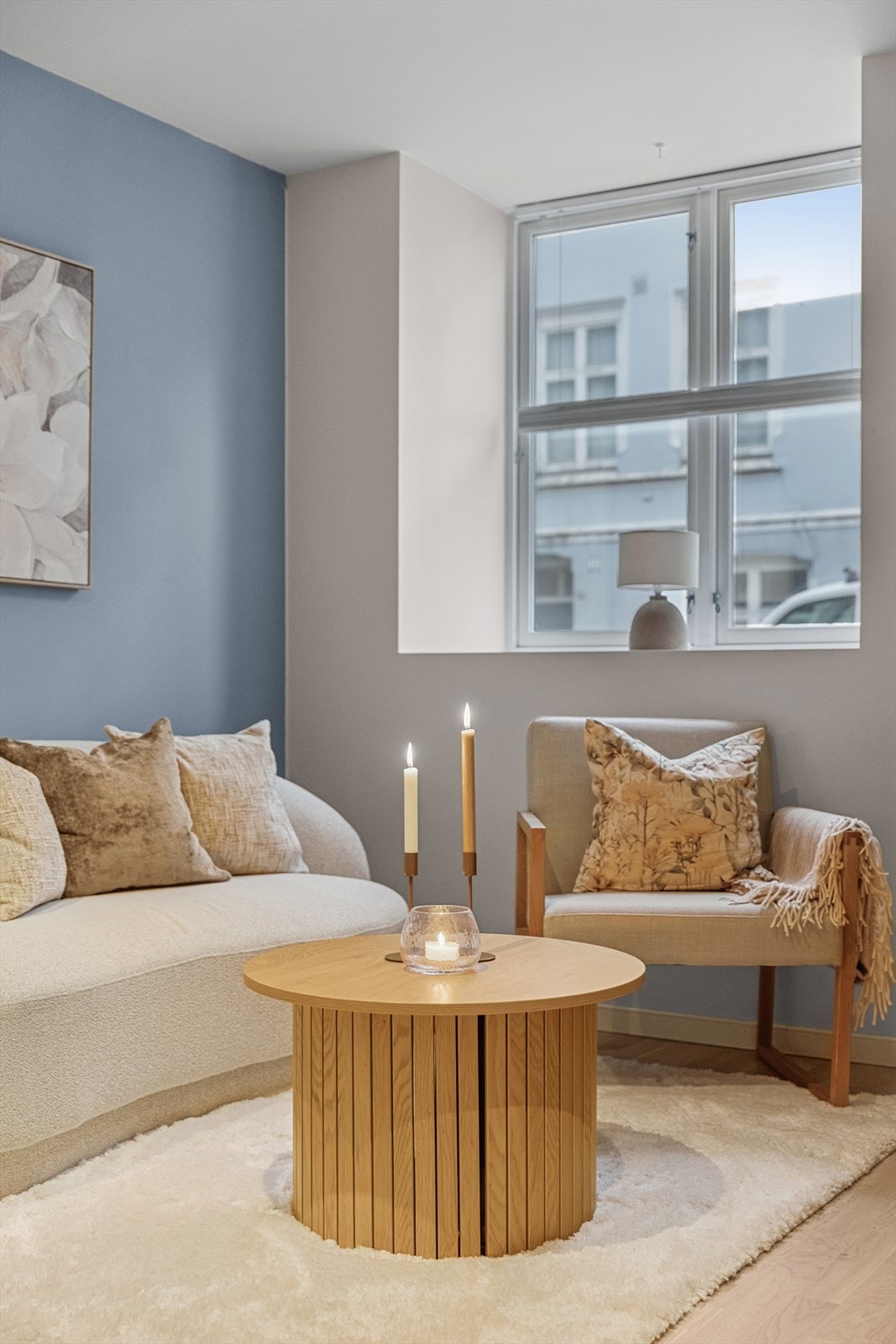 Leiligheten har en takhøyde på opptil 2,34 meter, som gir en luftig følelse. Galleribilde