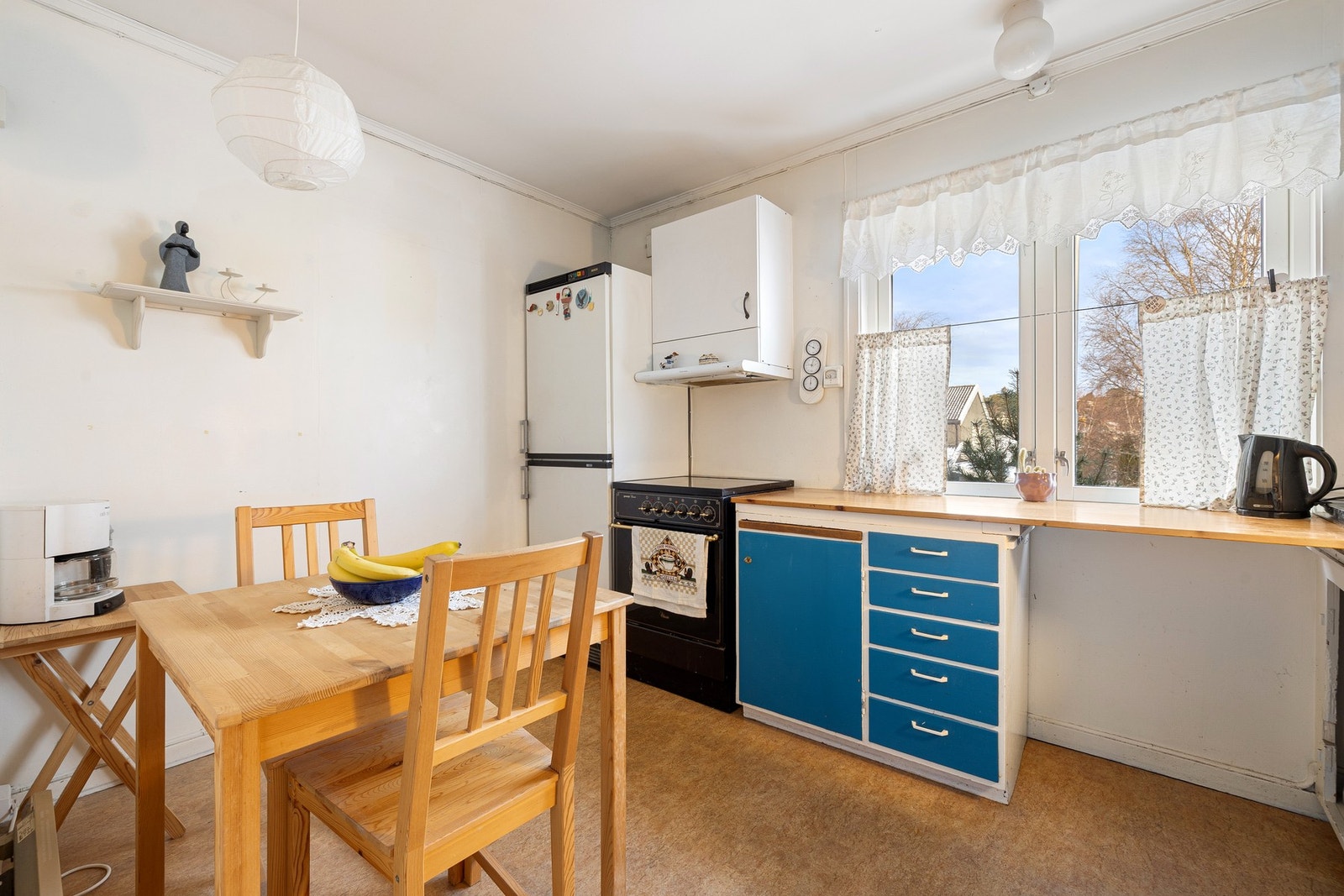 Hybel - Det er plass til spisebord på kjøkkenet. Galleribilde