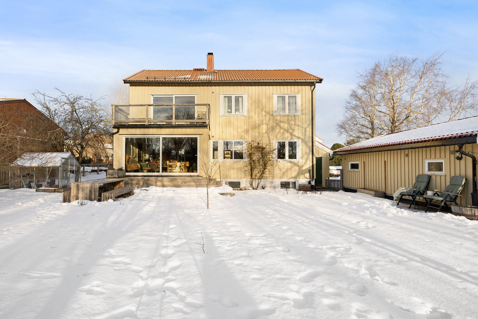 En hel tomannsbolig med svært etterspurt beliggenhet på attraktive og barnevennlige Havstein. Galleribilde