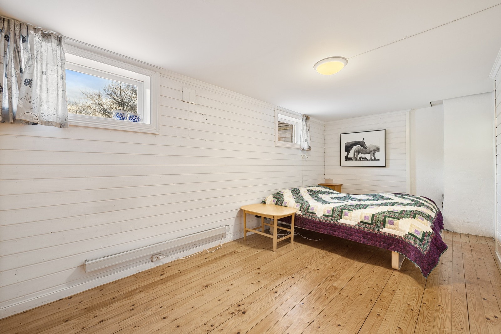 Rom på 15,7 kvm. Rommet er ikke byggemeldt og godkjent som soverom. Galleribilde