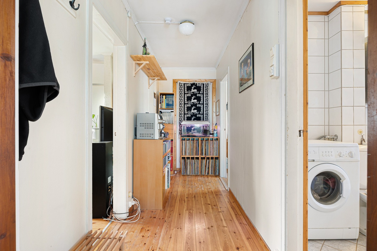 Hybel - Halvparten av boligens 2. etasje er innredet som en hybelleilighet med egen inngang. Galleribilde