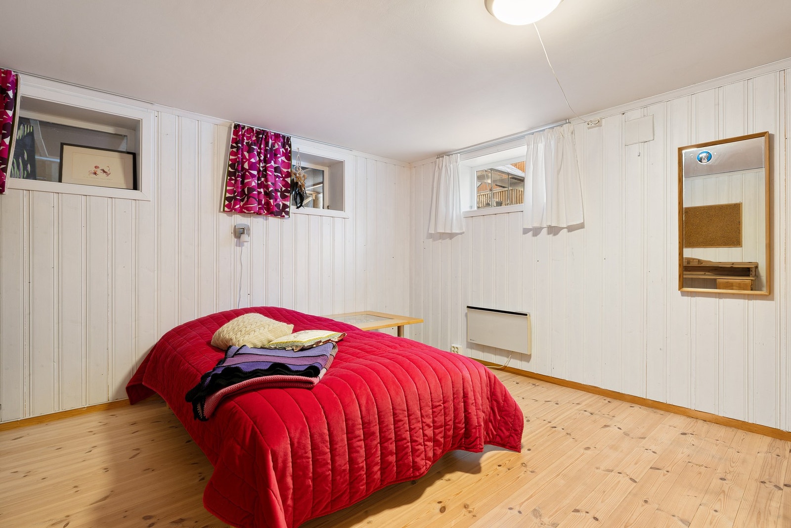 Rom på 17 kvm. Rommet er ikke byggemeldt og godkjent som soverom. Galleribilde