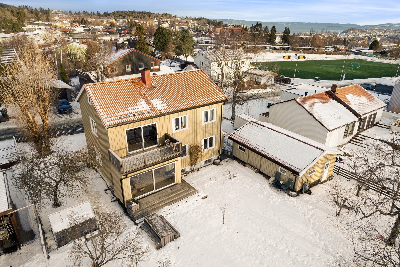 Hjertelig velkommen til John Skaarvolds veg 24, presentert av EiendomsMegler 1 ved Ivar Lindrupsen. Galleribilde