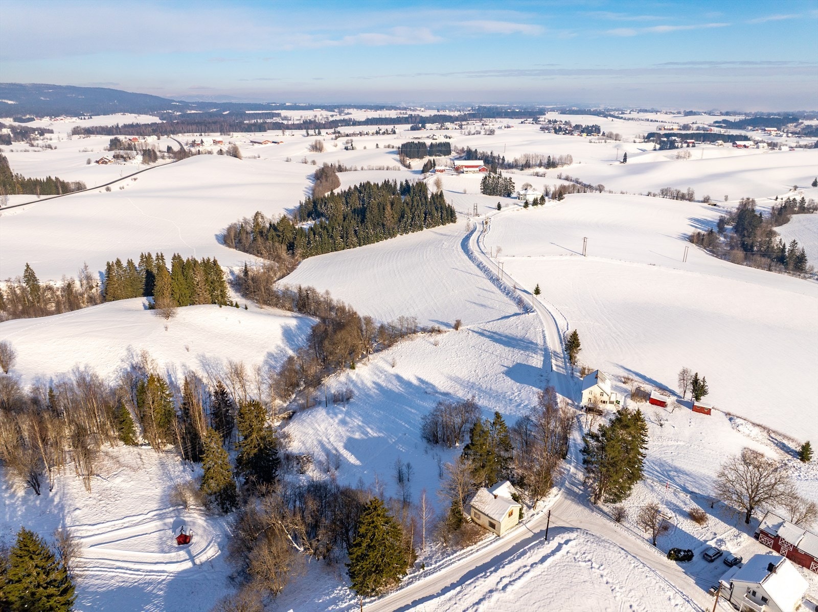 Området byr på barnehager og skoler i nærmiljøet, samt gode treningsmuligheter og flotte tur- og friluftsområder rett utenfor døren. Galleribilde