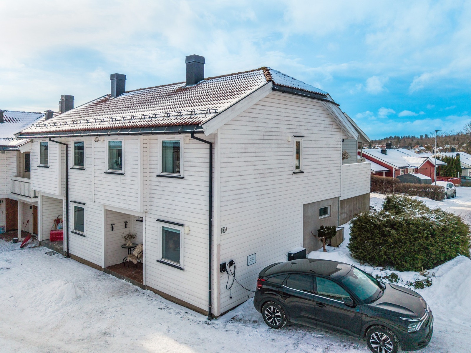 Selger har montert elbillader som medfølger handelen Galleribilde