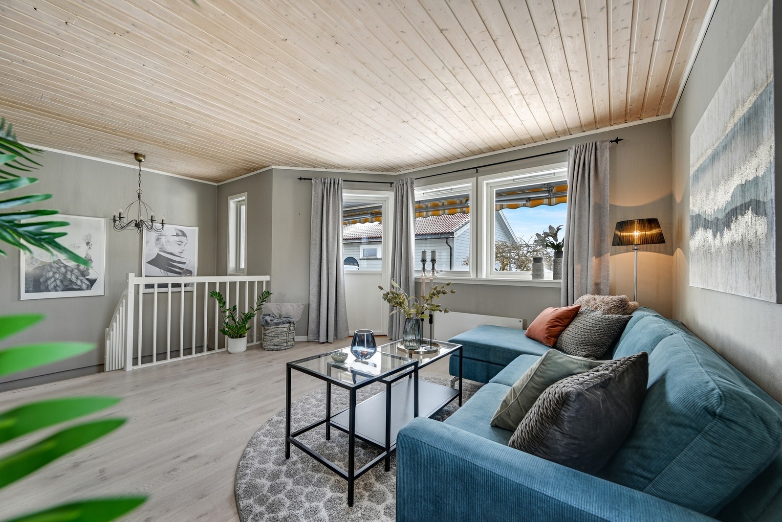 Leiligheten går over 2 plan hvor stue, kjøkken og ett av soverommene ligger i 2. etasje Galleribilde