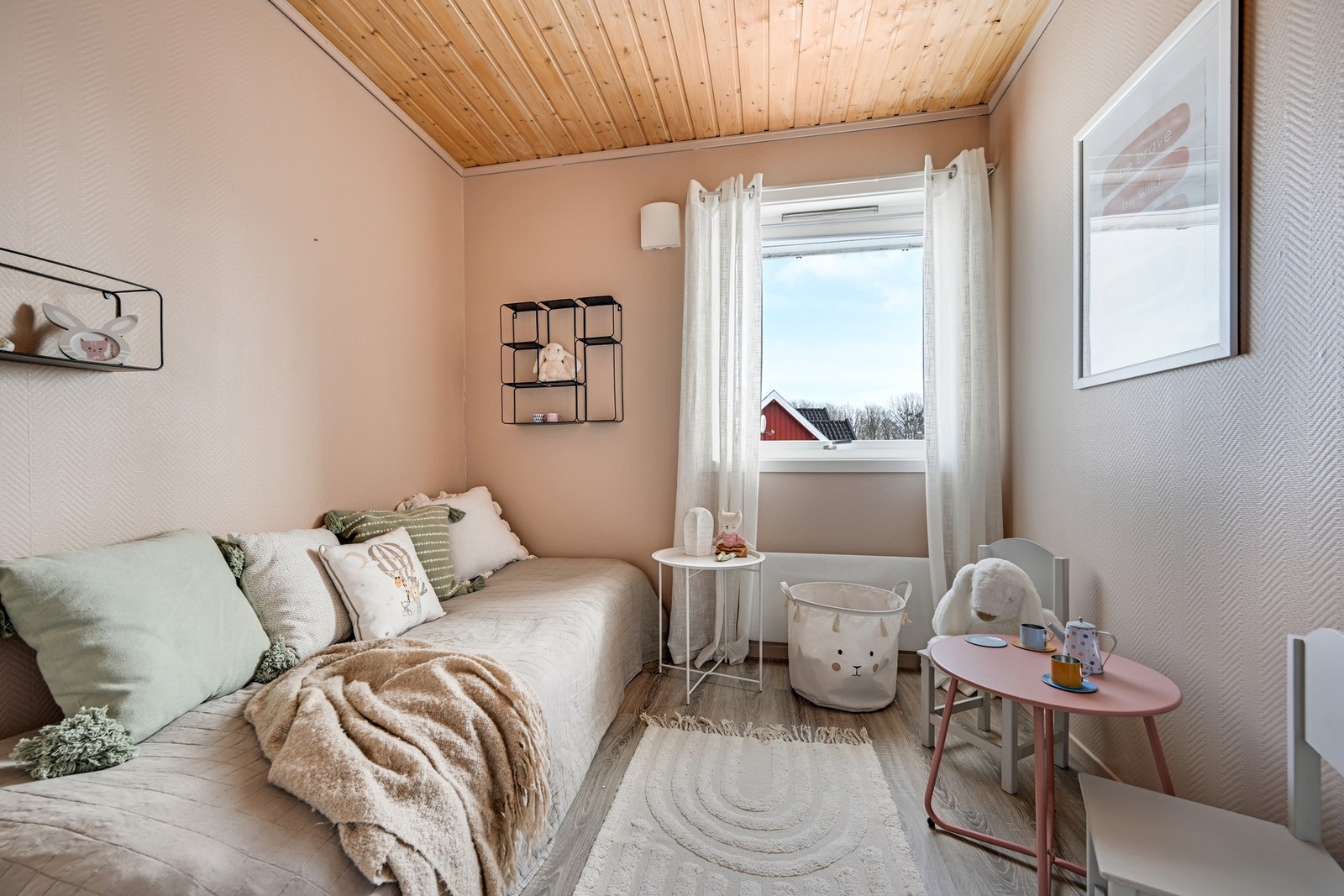 Har man ikke behov for et ekstra soverom i 2. etasje så kan jo rommet også benyttes til f.eks. hjemmekontor. Galleribilde