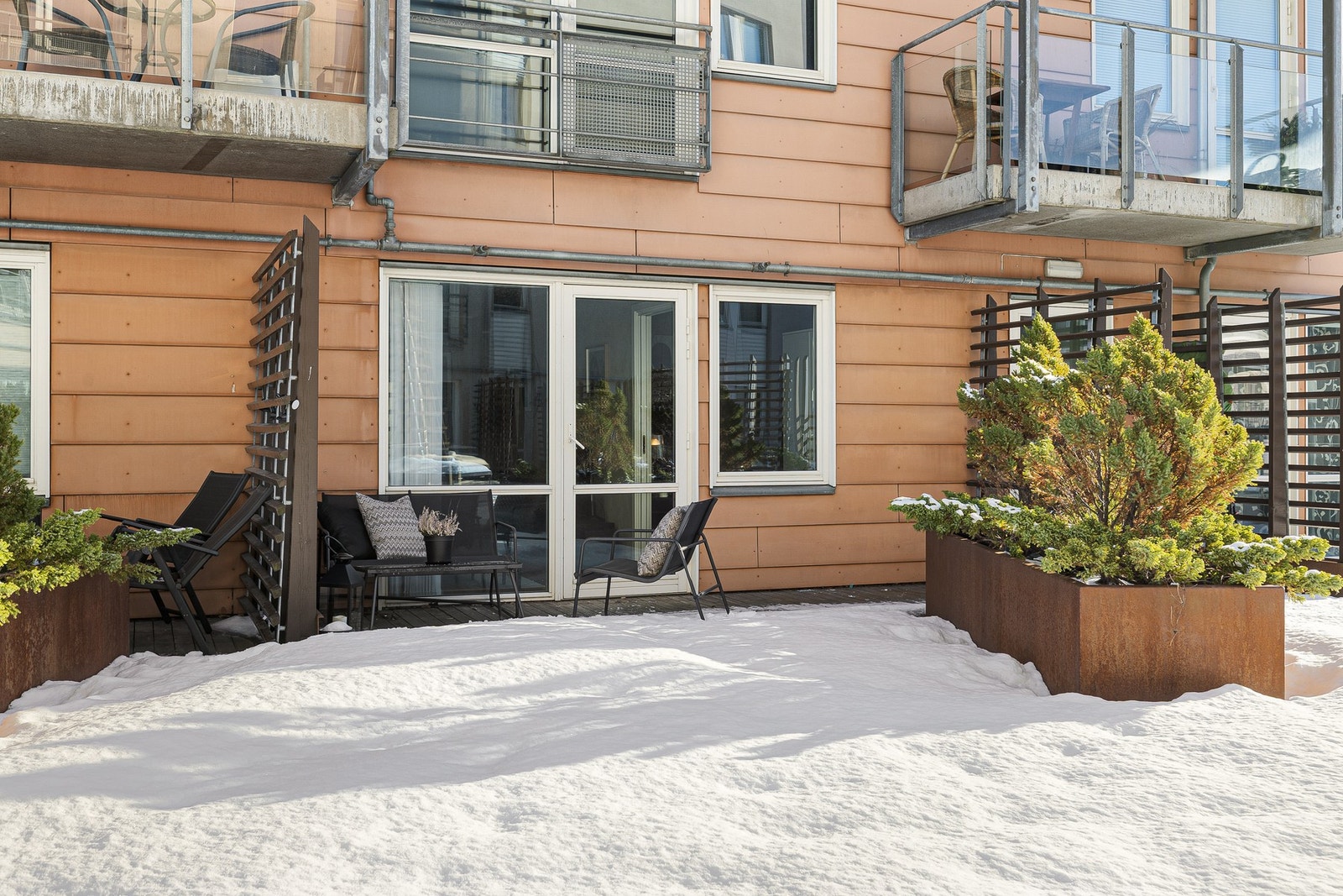 Ideell plass for å nyte varme sommerdager eller hyggelige kvelder. Galleribilde