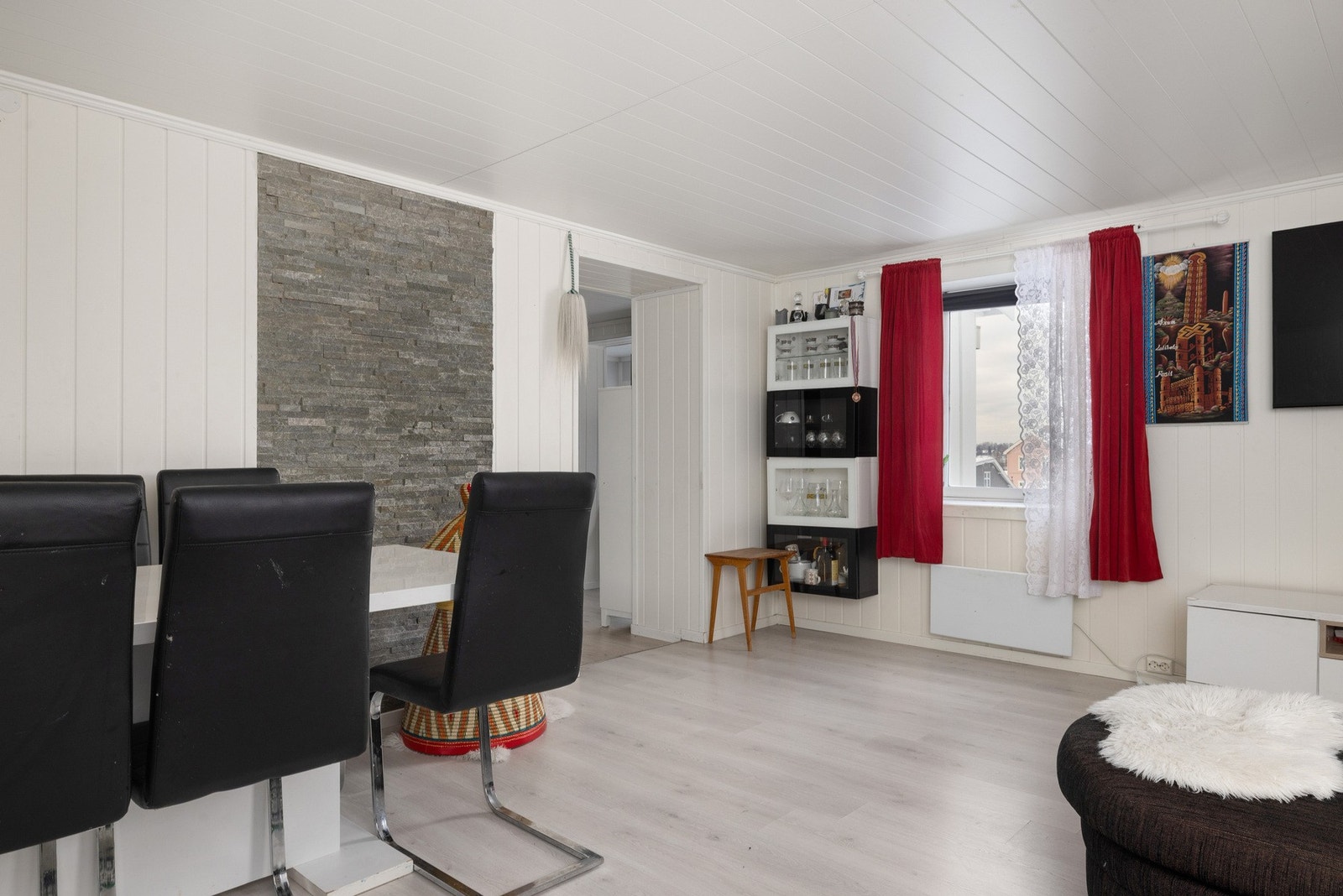 Stue med plass til spisestue, Galleribilde