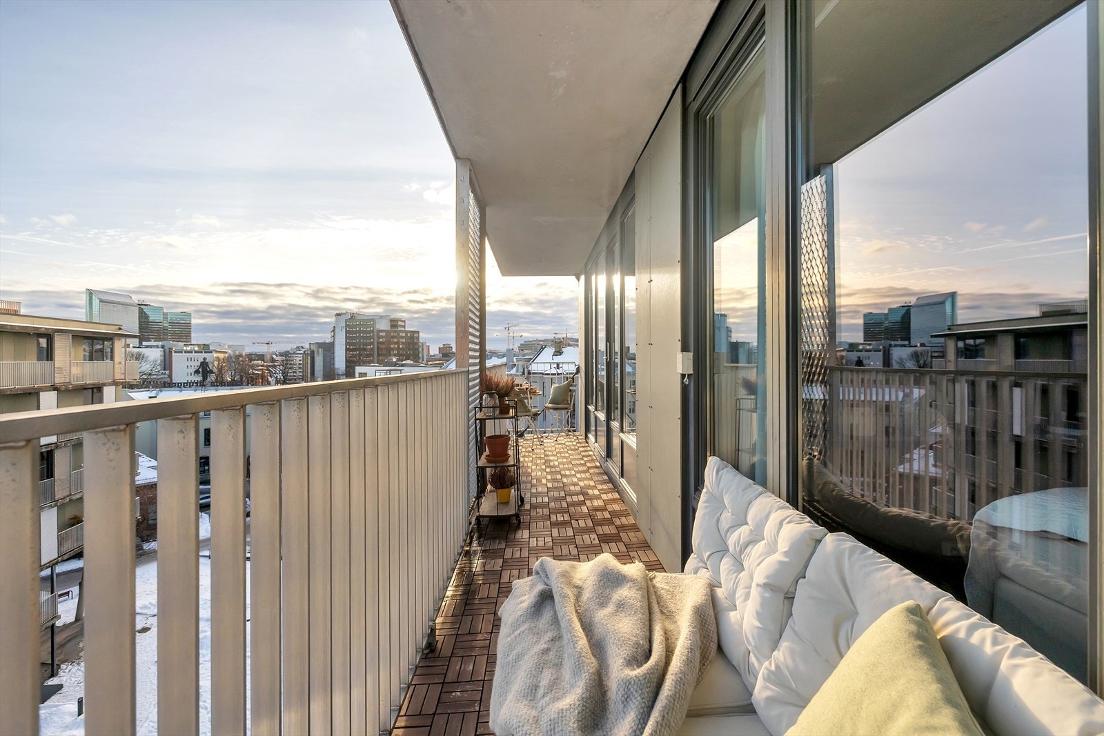 Det er god plass til utemøbler og grill. Galleribilde