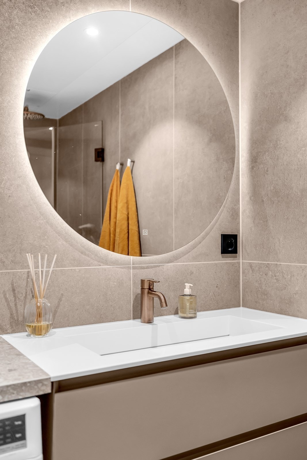 Badet ble oppgradert med nye fliser og innredning, arbeidet er utført av Vindern bad og våtrom. Galleribilde