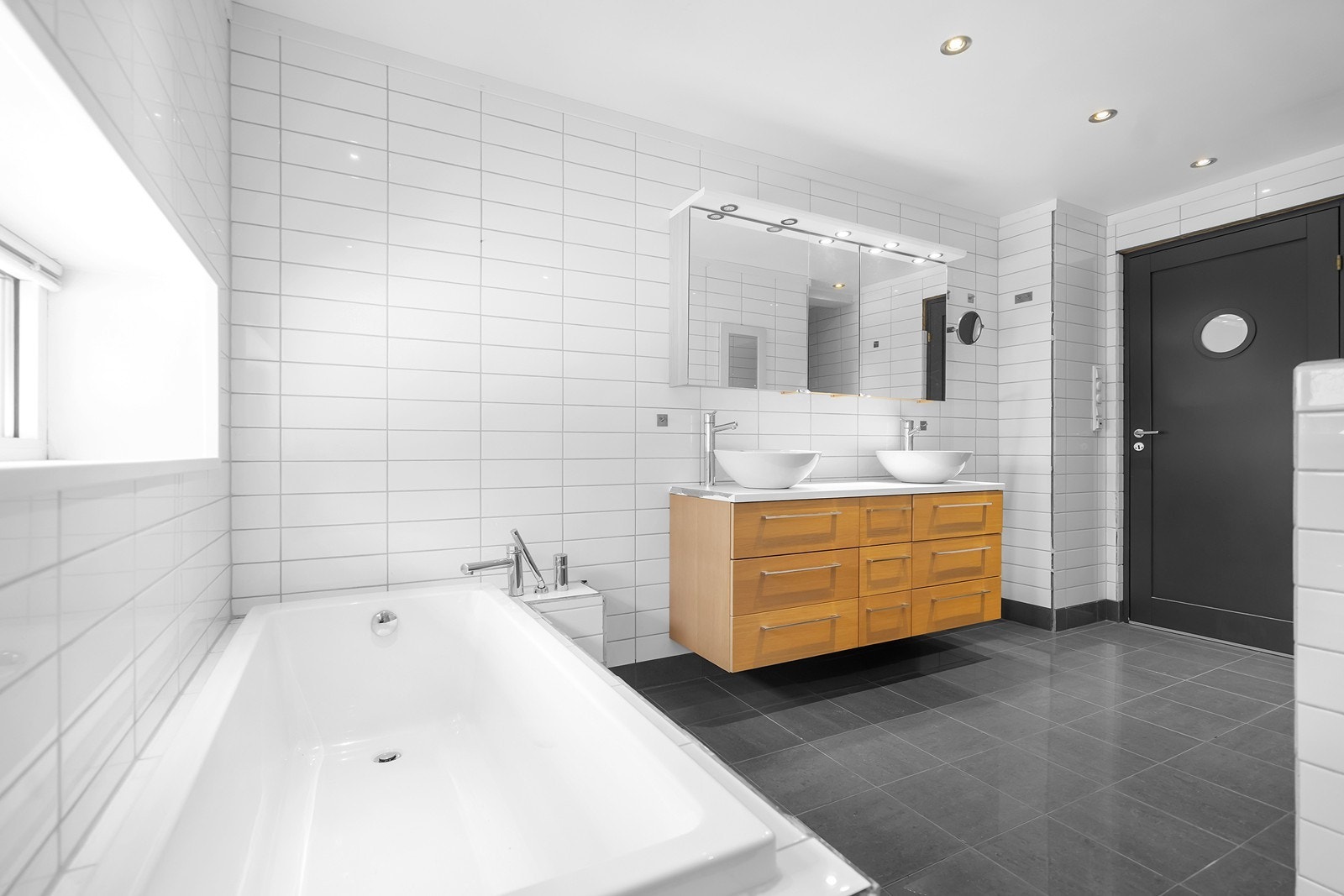 Badet er romslig og innbydende. Galleribilde