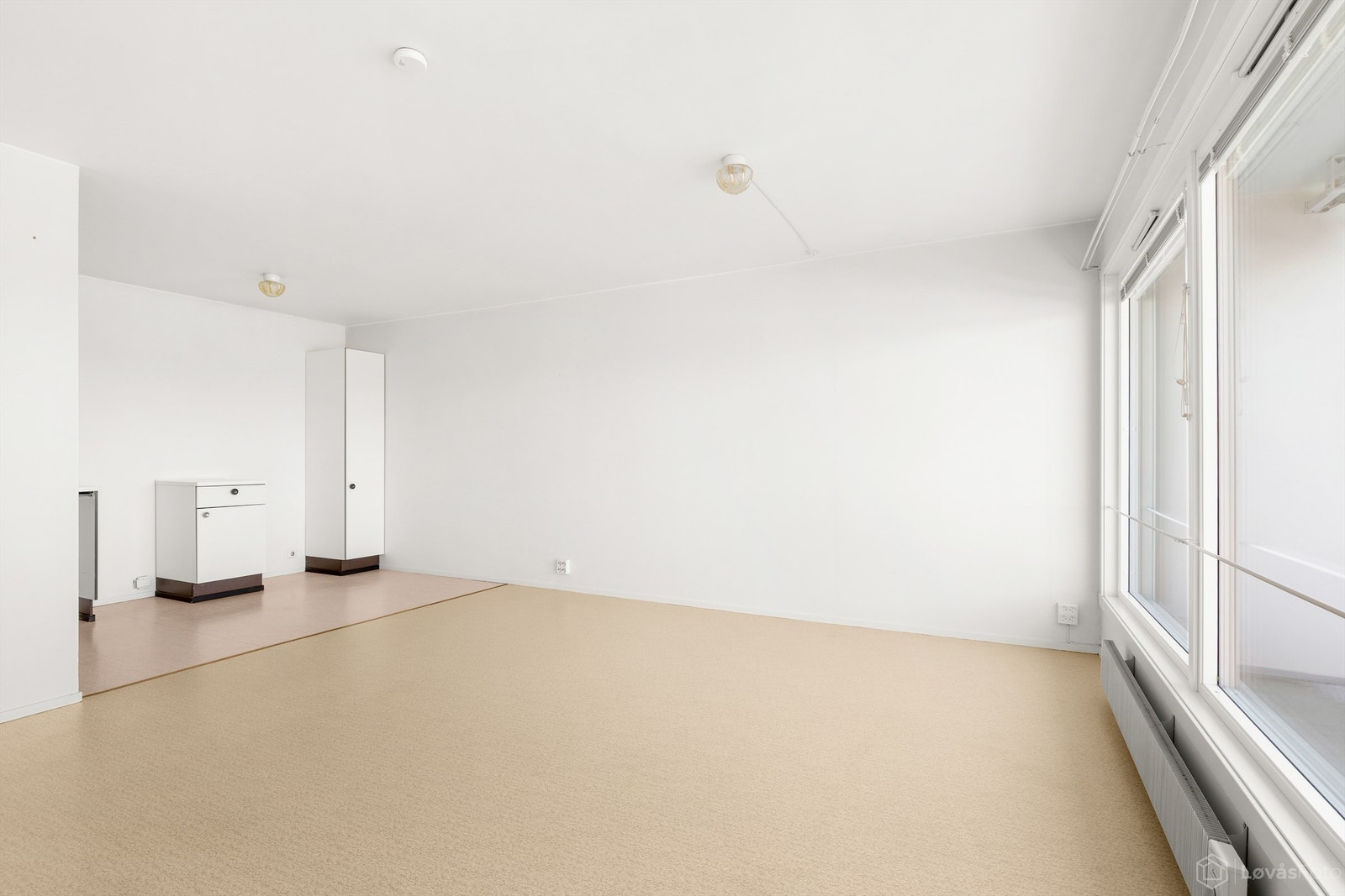 Stuen har en god planløsning med fleksible møbleringsmuligheter. Galleribilde