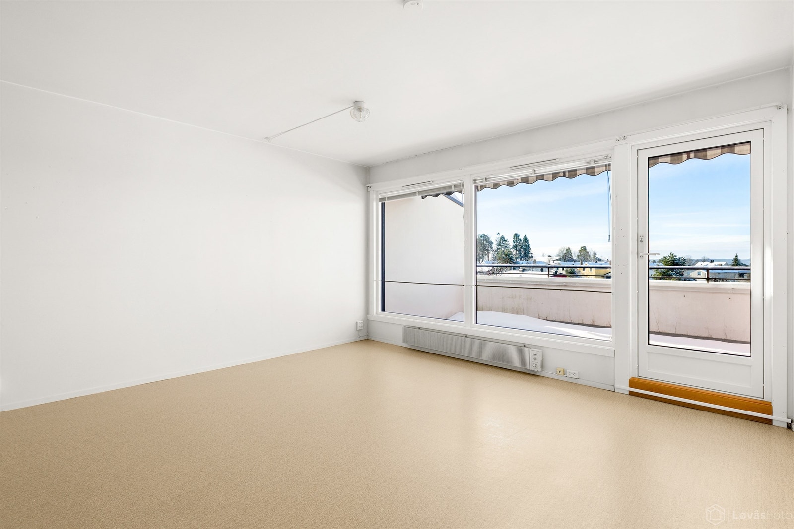 Både vinduer og balkongdør med 3-lags glass er fra 2019. Galleribilde