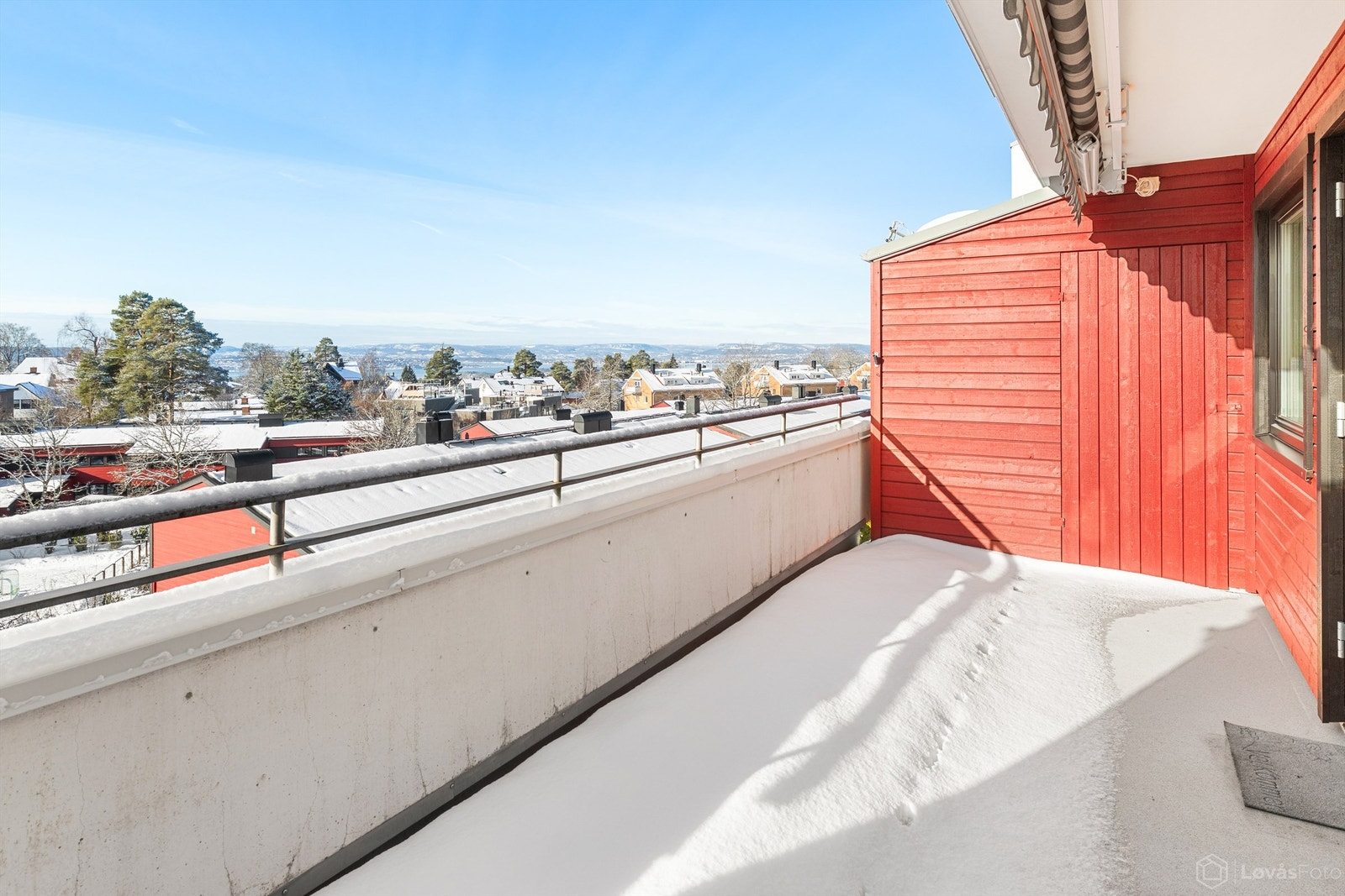 På balkongen finner du også en praktisk utvendig bod på 3 m². Galleribilde